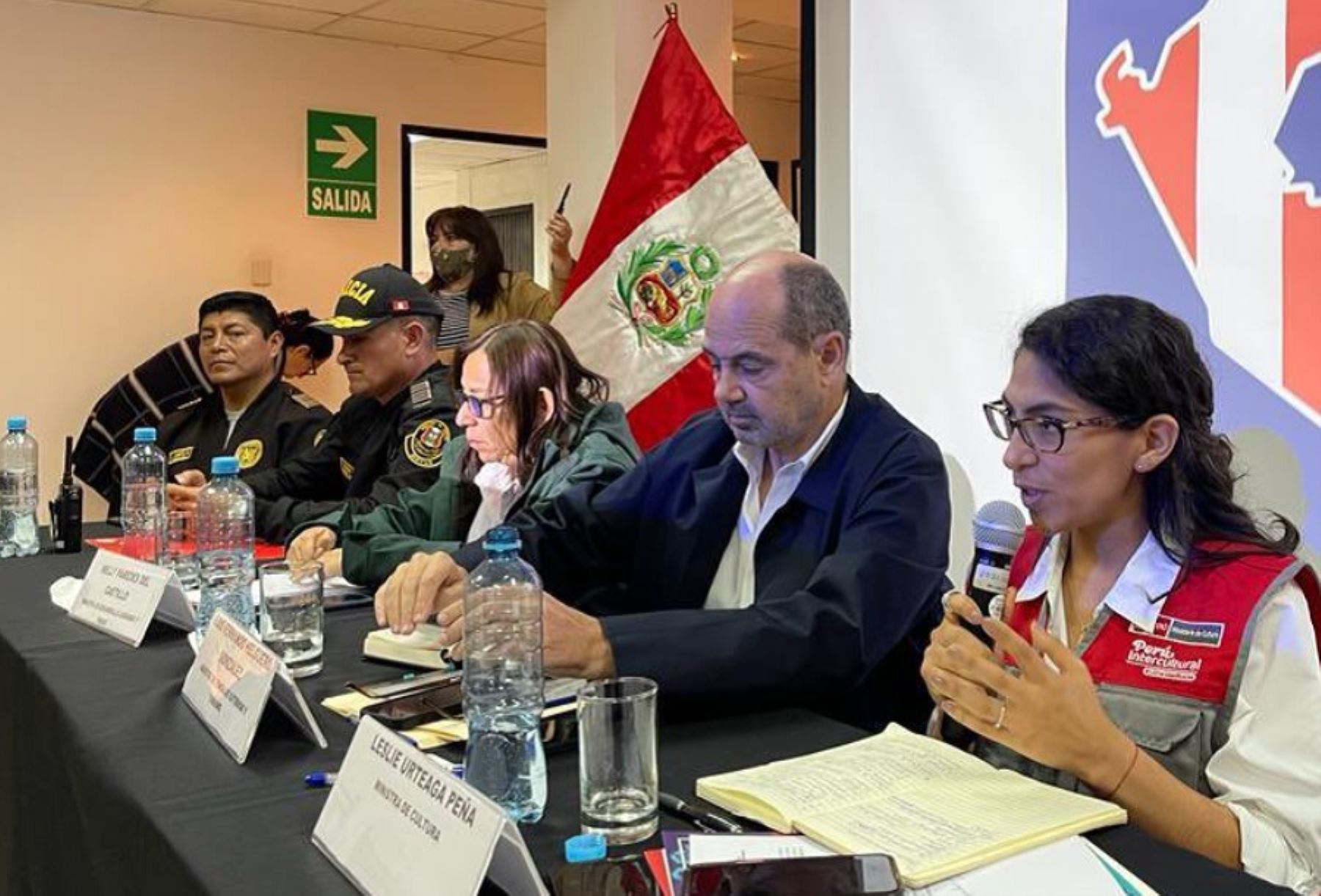 La ministra de Cultura, Leslie Urteaga Peña, participó en la reunión de trabajo con diversos representantes de gremios del sector turismo del Cusco con el objetivo de escuchar propuestas para definir y articular acciones que contribuyan a la reactivación económica regional.
