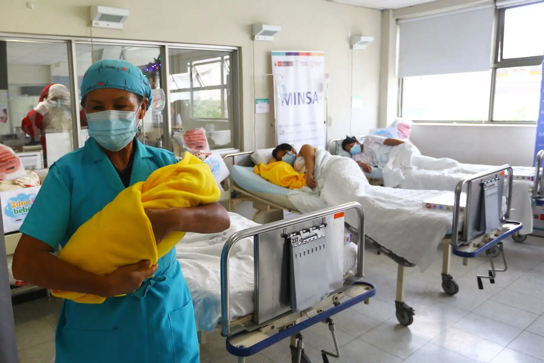 El Instituto Nacional Materno Perinatal presenta a los primeros bebés de la navidad
Foto: ANDINA/Ricardo Cuba