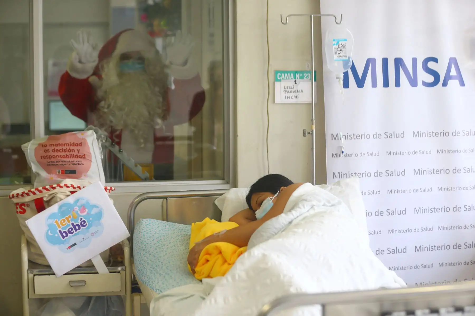 El Instituto Nacional Materno Perinatal presenta a los primeros bebés de la navidad.
Primer bebé Eytan Miguel Salomé Pariona.
Mamá: Leslie Celestina Pariona Inchi
Foto: ANDINA/Ricardo Cuba