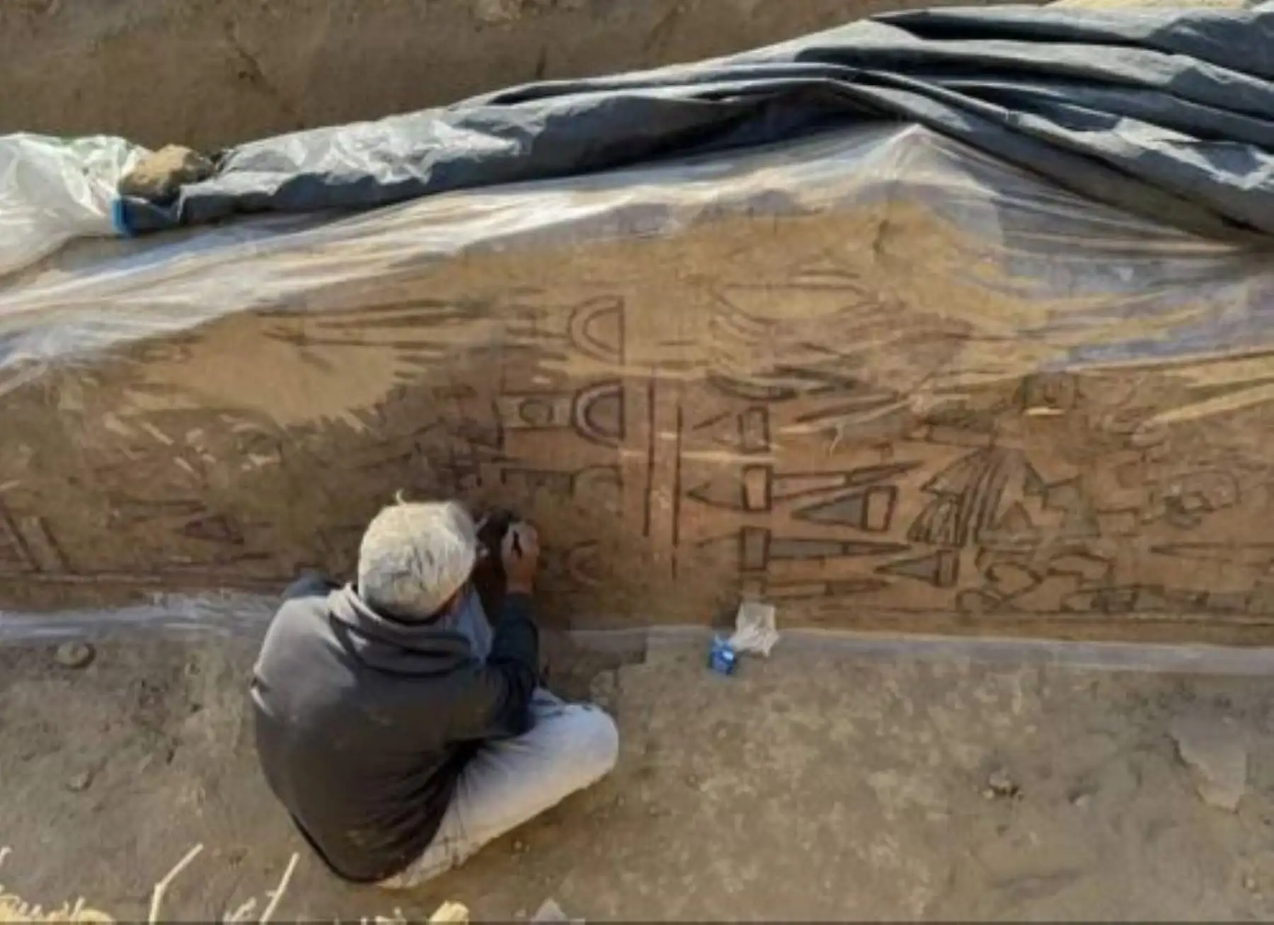 En noviembre de este año, investigadores peruanos y suizos redescubrieron una pintura mural de origen prehispánico con escenas mitológicas en la Huaca Pintada, ubicada en el distrito de Íllimo, en la provincia y región Lambayeque.

Foto:Difusión
