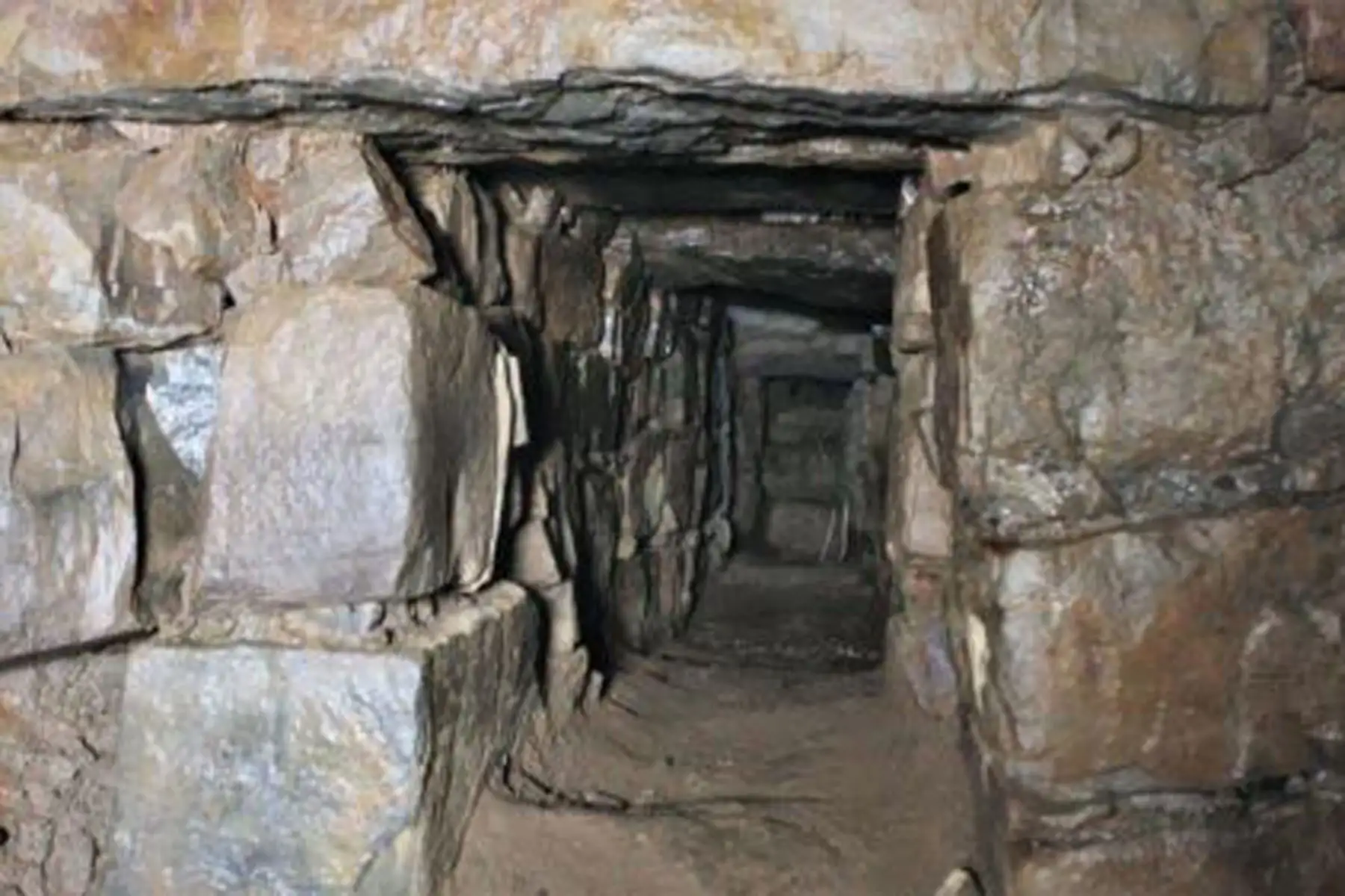 Investigadores descubrieron una galería en el monumento arqueológico Chavín de Huántar, ubicado en la provincia de Huari, región Áncash. El espacio descubierto pertenecería al periodo temprano de esta cultura y tendría una antigüedad estimada de más de 3,000 años.

Foto:Difusión