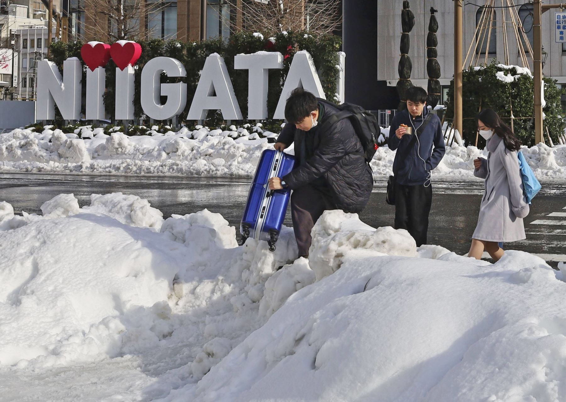 Intensas nevadas en Japón han causado la muerte de 18 personas en los últimos días. Foto: The Japan Times.