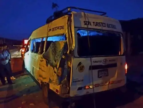 En la camioneta combi viajaban las dos personas que fallecieron a causa del accidente de tránsito en la carretera Central, a la altura de Jauja. ANDINA/Difusión
