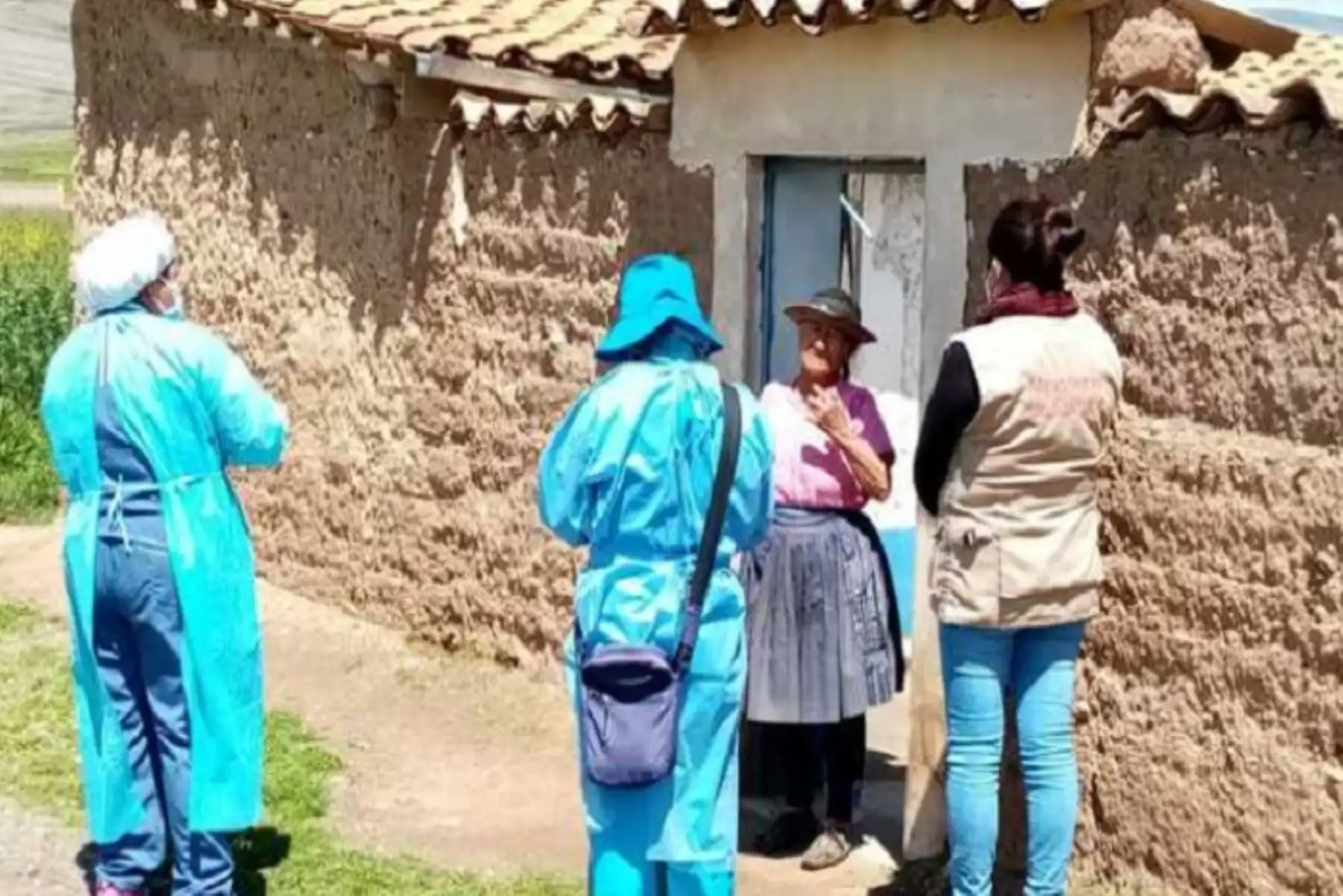 Los gestores interculturales se encargan de articular servicios públicos (como de salud), a la población indígena u originaria y al pueblo afroperuano con pertinencia cultural, con el propósito de garantizar el ejercicio pleno de sus derechos.
