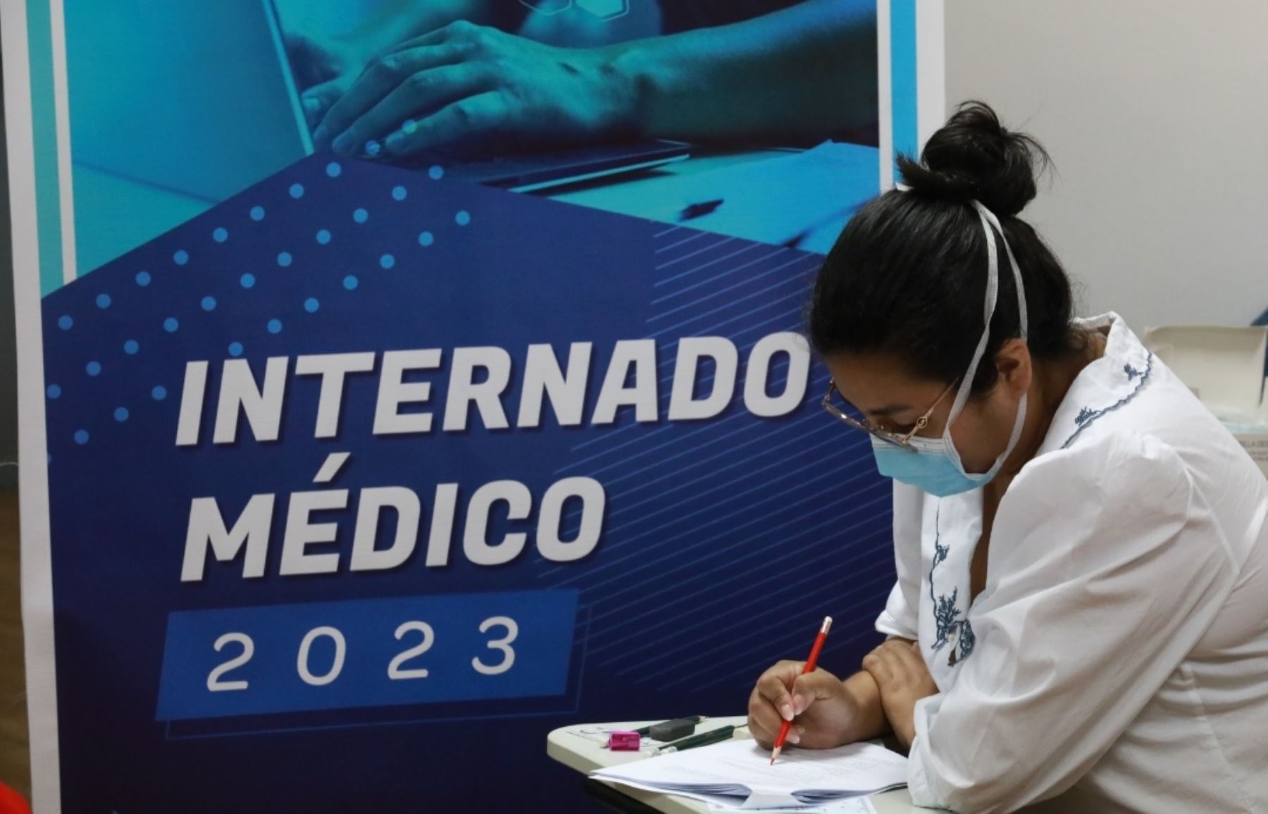 Más de 1300 alumnos del último año de medicina humana de distintas regiones buscan ocupar una de las 428 vacantes a nivel nacional. Foto: EsSaluds