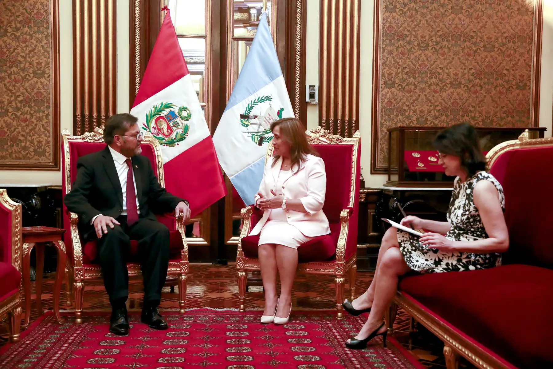 Presidenta de la República, Dina Boluarte, recibe cartas credenciales de los embajadores residentes de Argelia, Paraguay y Guatemala, y del nuncio apostólico en Perú.
Foto: ANDINA/Prensa Presidencia