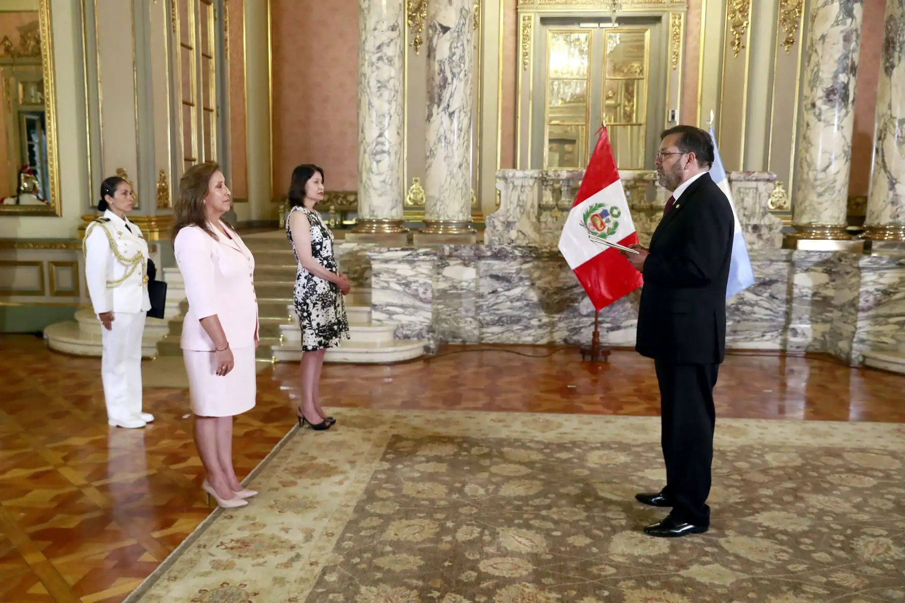 Presidenta de la República, Dina Boluarte, recibe cartas credenciales de los embajadores residentes de Argelia, Paraguay y Guatemala, y del nuncio apostólico en Perú.
Foto: ANDINA/Prensa Presidencia