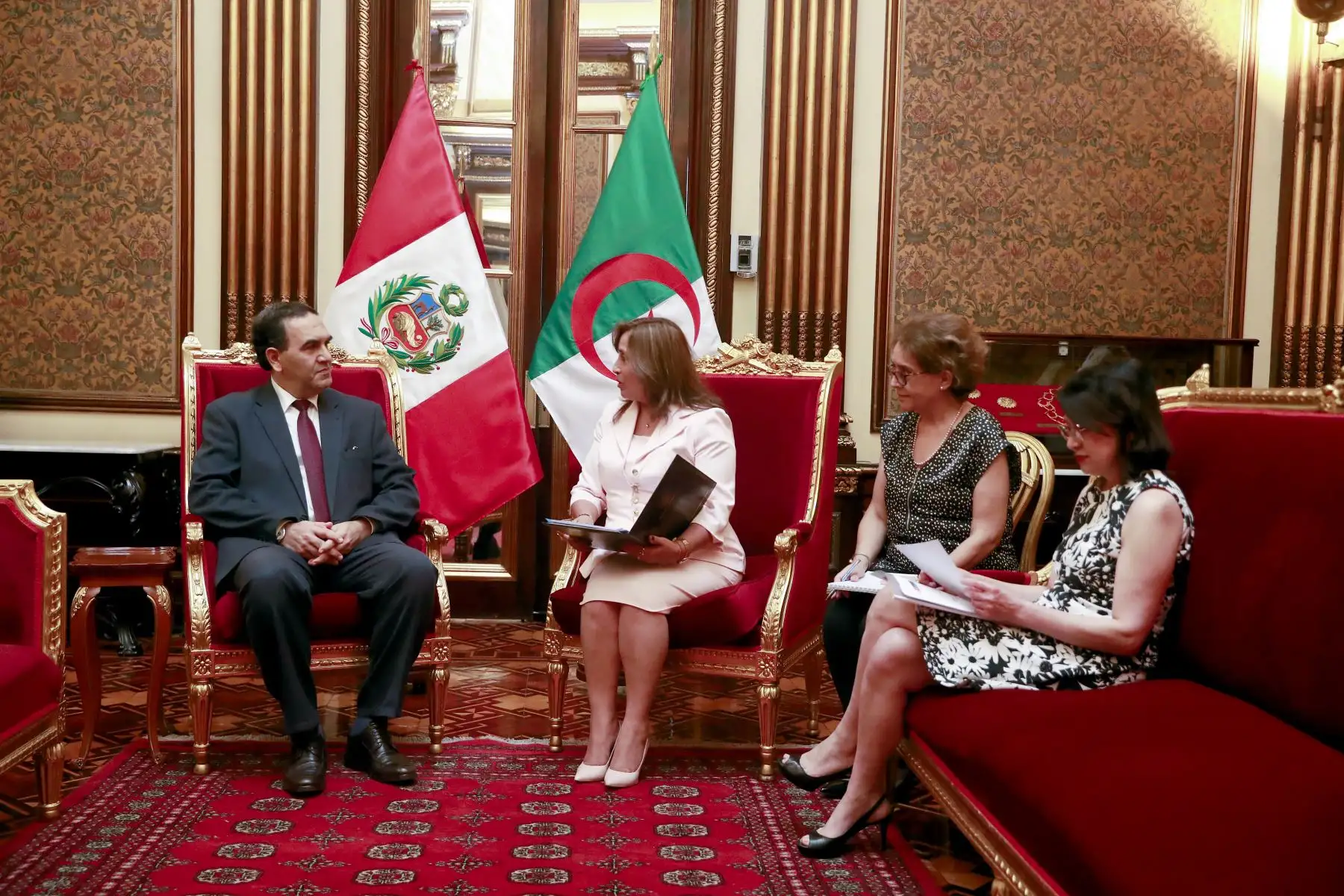 Presidenta de la República, Dina Boluarte, recibe cartas credenciales de los embajadores residentes de Argelia, Paraguay y Guatemala, y del nuncio apostólico en Perú.
Foto: ANDINA/Prensa Presidencia
