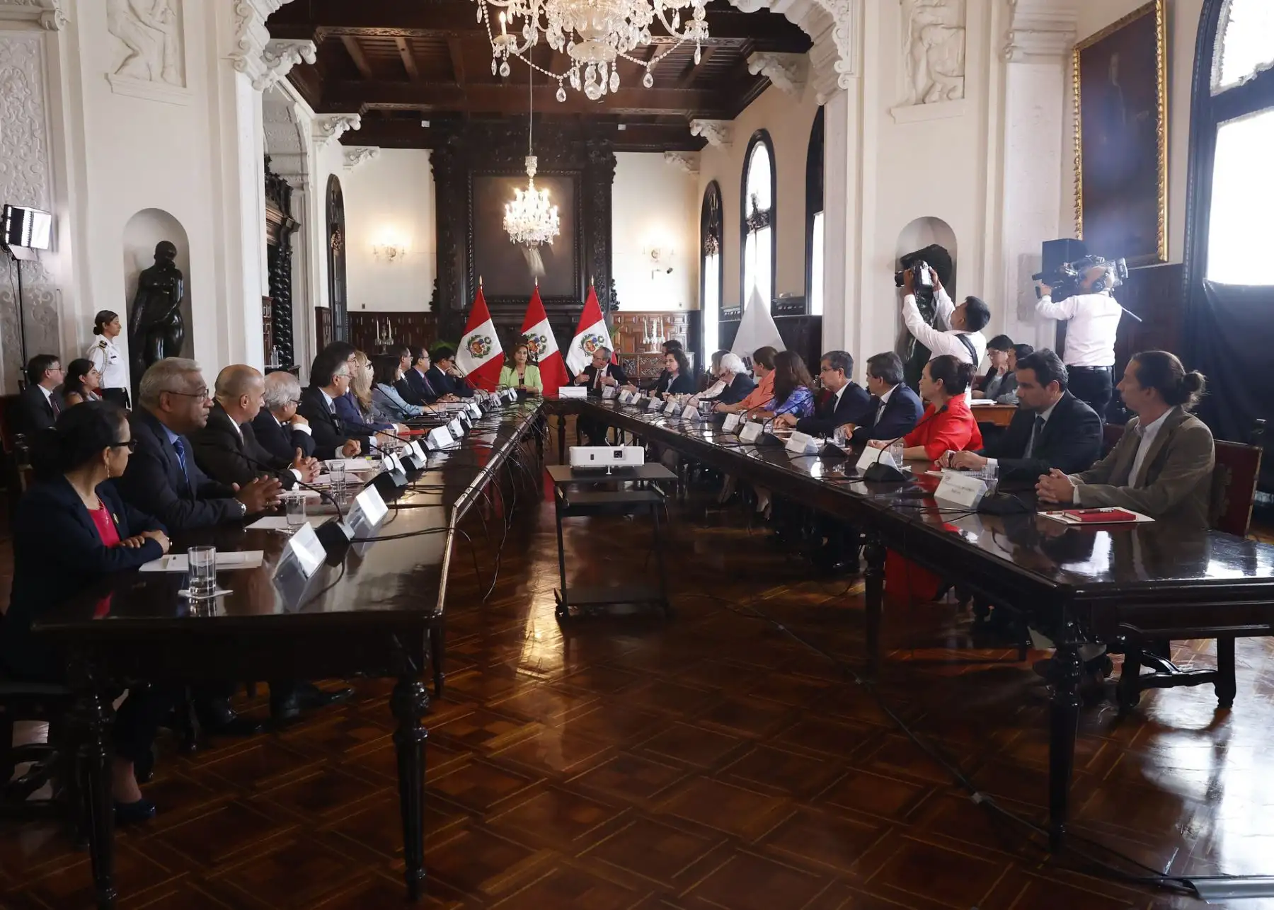 Presidenta Dina Boluarte participa en sesión extraordinaria de la Comisión de Alto Nivel Anticorrupción (CAN). Foto: ANDINA/Prensa Presidencia