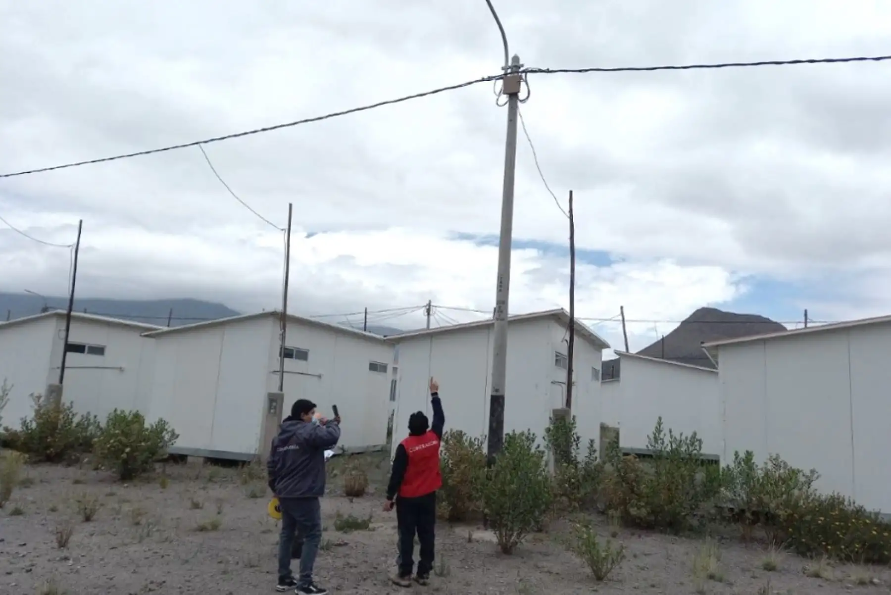 La Contraloría General, en el marco del Megaoperativo de Control en la región Moquegua, halló irregularidades en la contratación directa para la ejecución del proyecto de suministro e instalación de materiales para la electrificación de módulos temporales de las comunidades afectadas por el proceso eruptivo del volcán Ubinas, ocurrido en julio del año 2019.