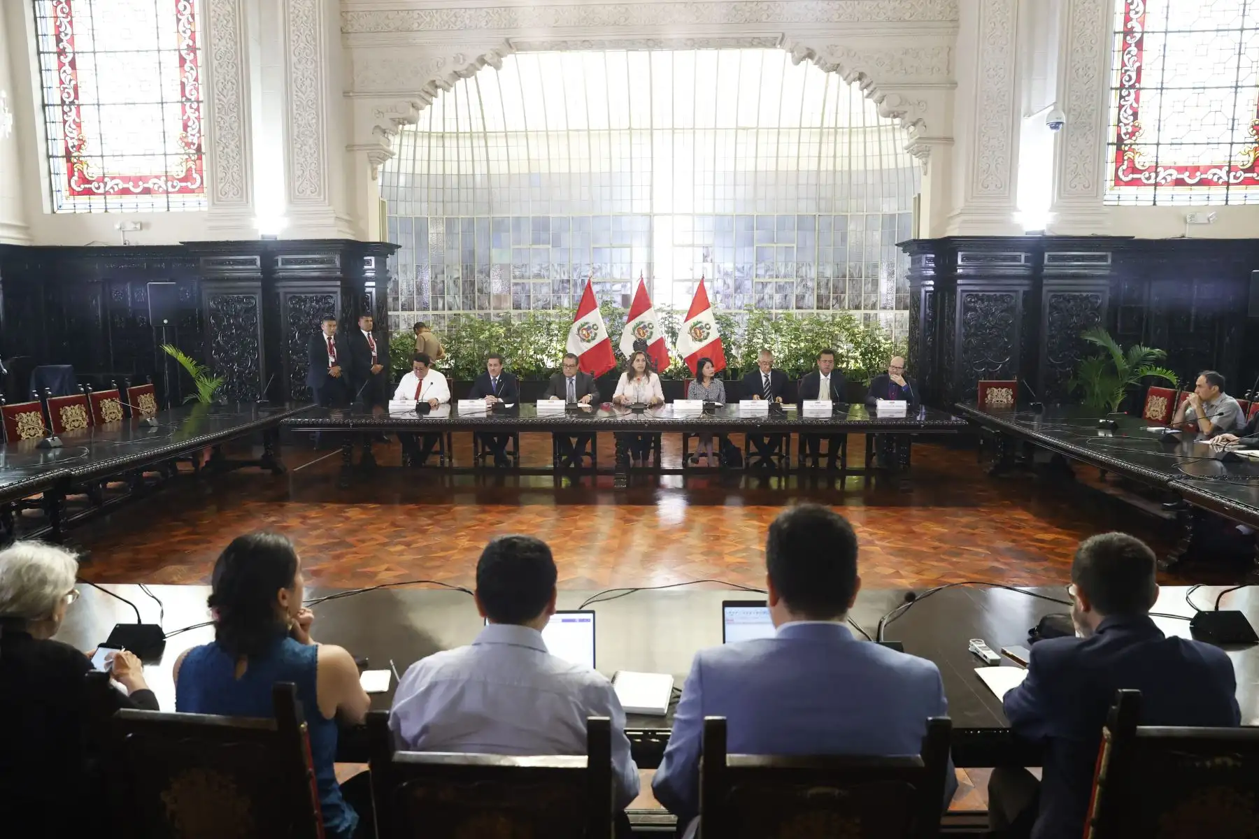 La presidenta de la República, Dina Boluarte, junto al primer ministro Alberto Otárola y parte de su gabinete sostuvieron una reunión de trabajo el día de hoy con la Asociación de Prensa Extranjera en el Perú, en el Palacio de Gobierno.
Foto:ANDINA/Presidencia Perú