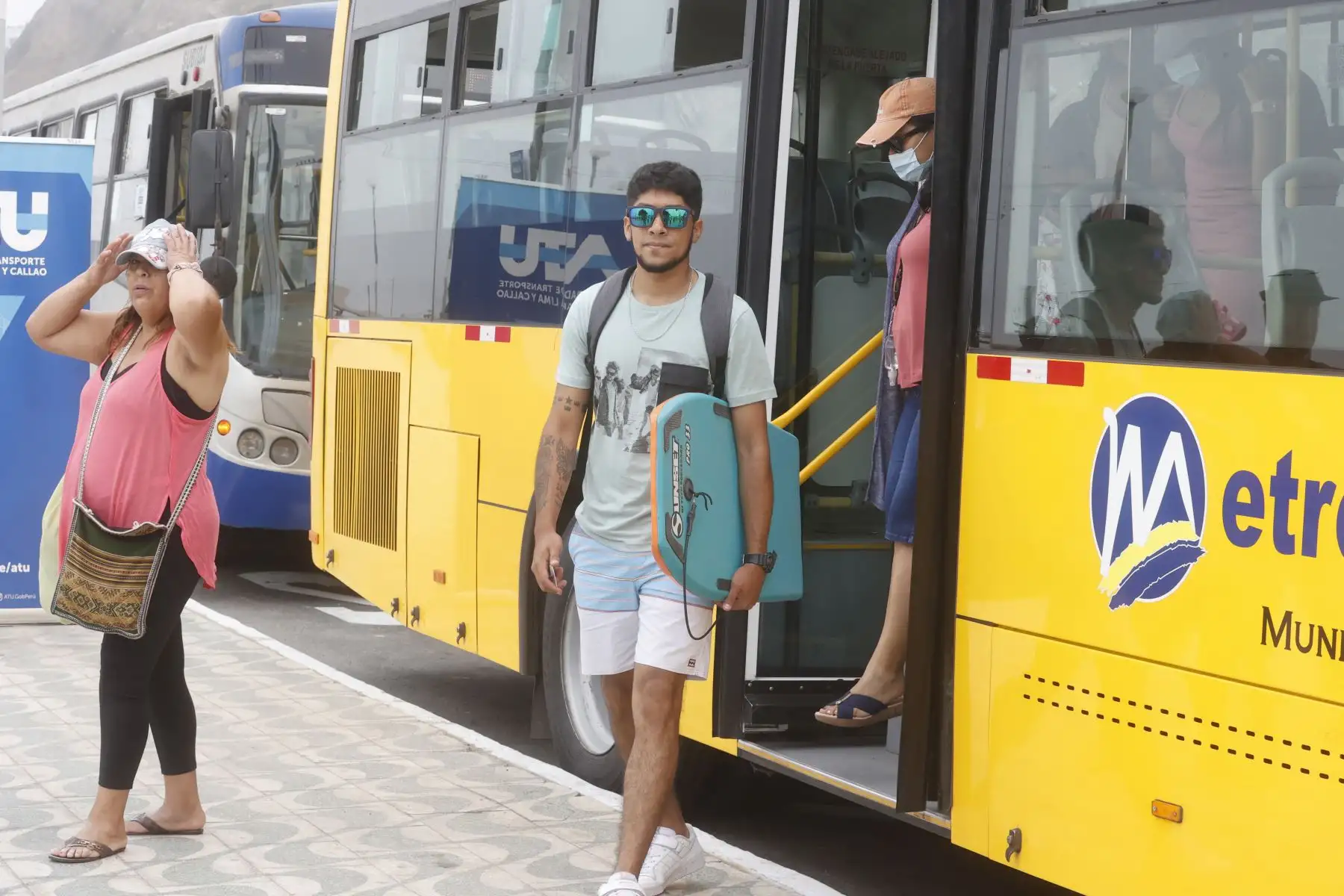 A fin de facilitar el acceso y la salida de los veraneantes que acudan a las playas de Barranco y Chorrillos, en la Costa Verde, la Autoridad de Transporte Urbano para Lima y Callao (ATU) lanza mañana, jueves 29 de diciembre, el servicio especial “Playero”.


Foto: ANDINA/Vidal Tarqui