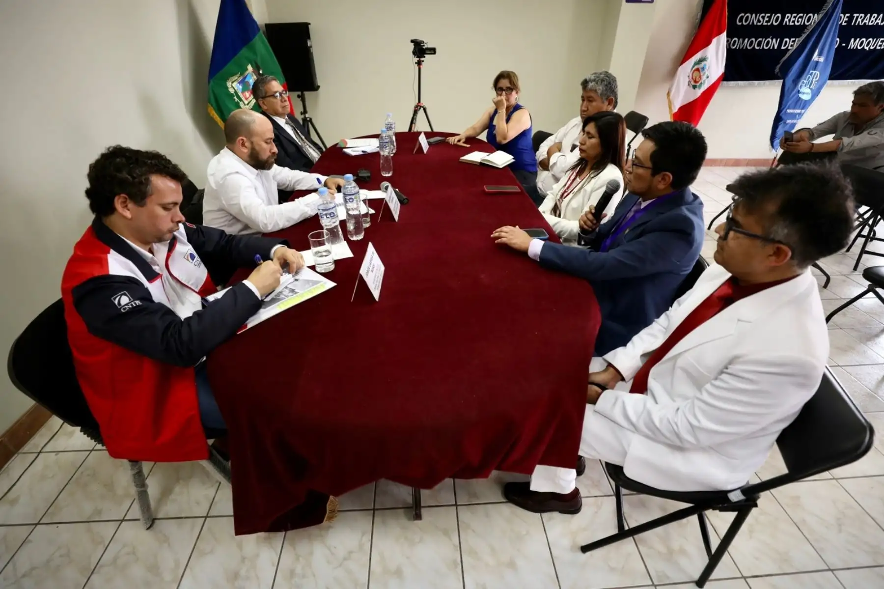 Ministro de Trabajo y Promoción del Empleo, Eduardo García, sostuvo reuniones en Moquegua con diversos sectores de la sociedad. Foto: Cortesía.