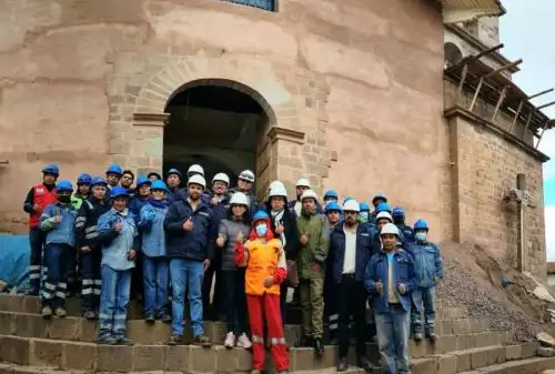 Acompañada de los funcionarios de la Dirección Desconcentrada de Cultura (DDC) Cusco, la ministra de Cultura, Leslie Urteaga Peña, constató los avances que se realizan en el templo San Blas y conversó con los encargados de la obra, quienes le informaron sobre los avances.