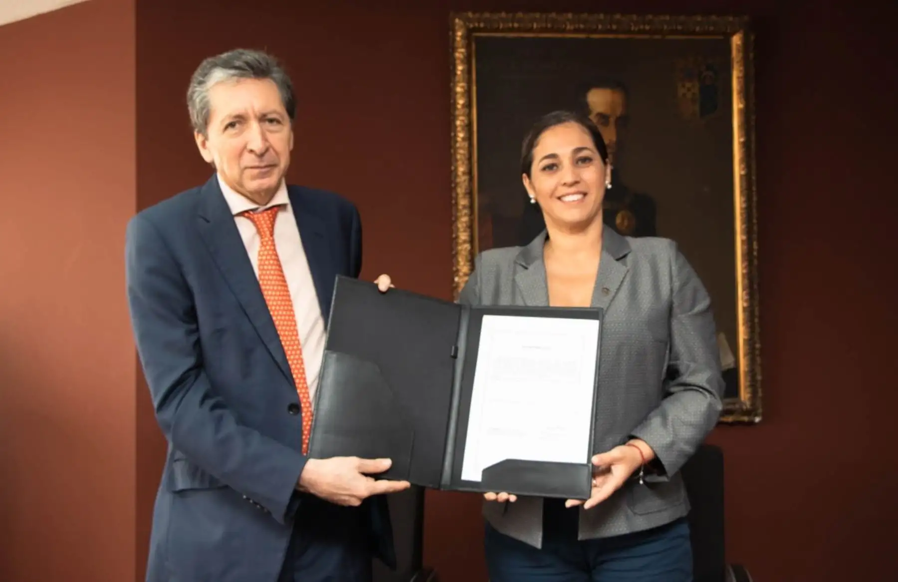 BNP recibe donación de libros pertenecientes a la colección peruanista de John H. Rowe.