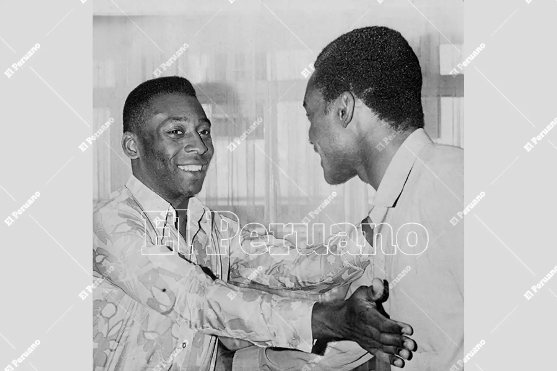 Lima - 23 enero 1970 /El Rey del fútbol Pelé y Alberto Gallardo. Foto: Archivo Histórico de El Peruano