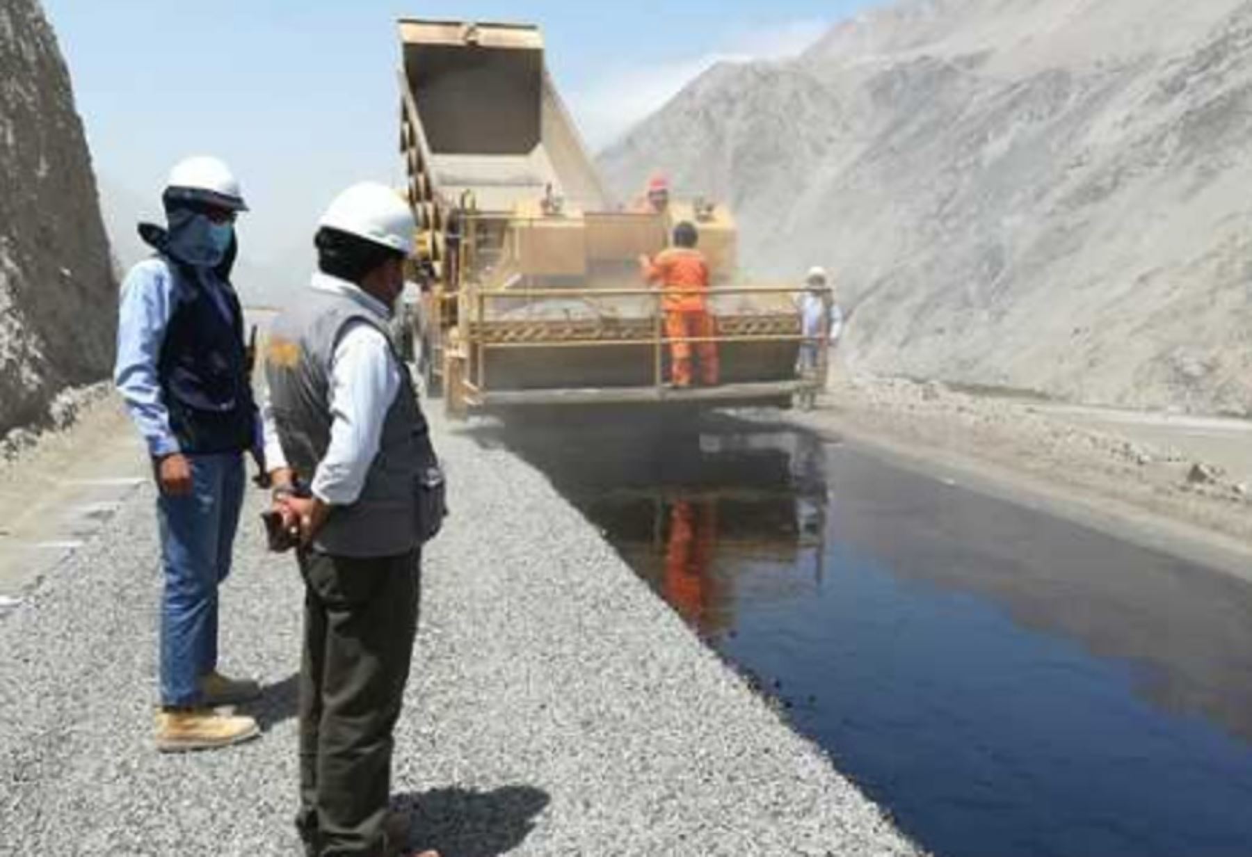 El incremento de la producción económica generada por la minería y la agricultura en la provincia de Camaná, región Arequipa, se favorecerá con la rehabilitación del camino vecinal Ocoña-Piuca recientemente culminado.