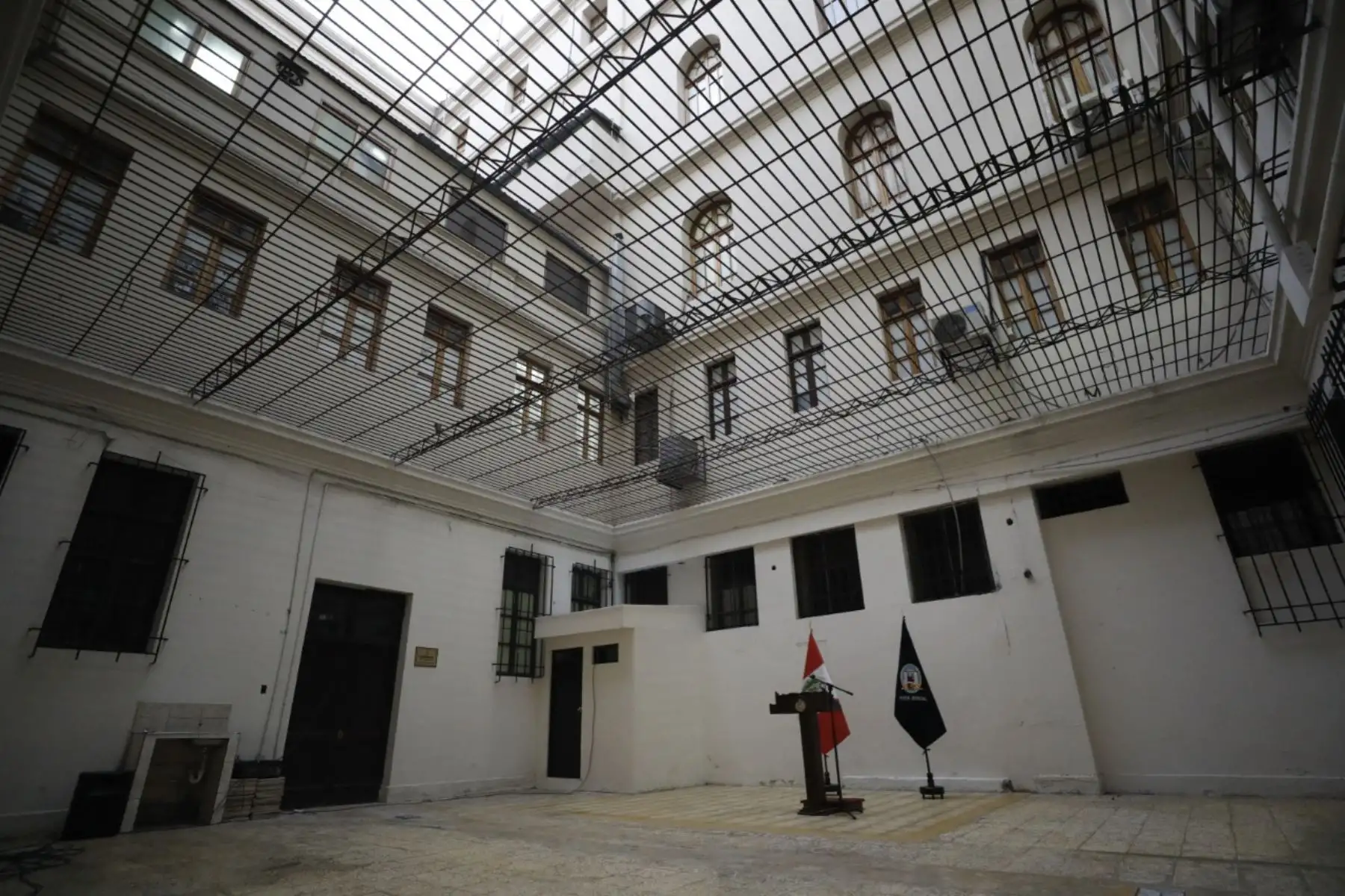 Tras más de cuatro años de haber sido cerrada, el Poder Judicial abrió la excarceleta ubicada en el Palacio Nacional de Justicia, en el marco del proyecto “Centro de Interpretación Histórico de la Carceleta en Palacio de Justicia”, que busca sensibilizar a la ciudadanía sobre la realidad carcelaria. 
Foto: ANDINA/Poder Judicial