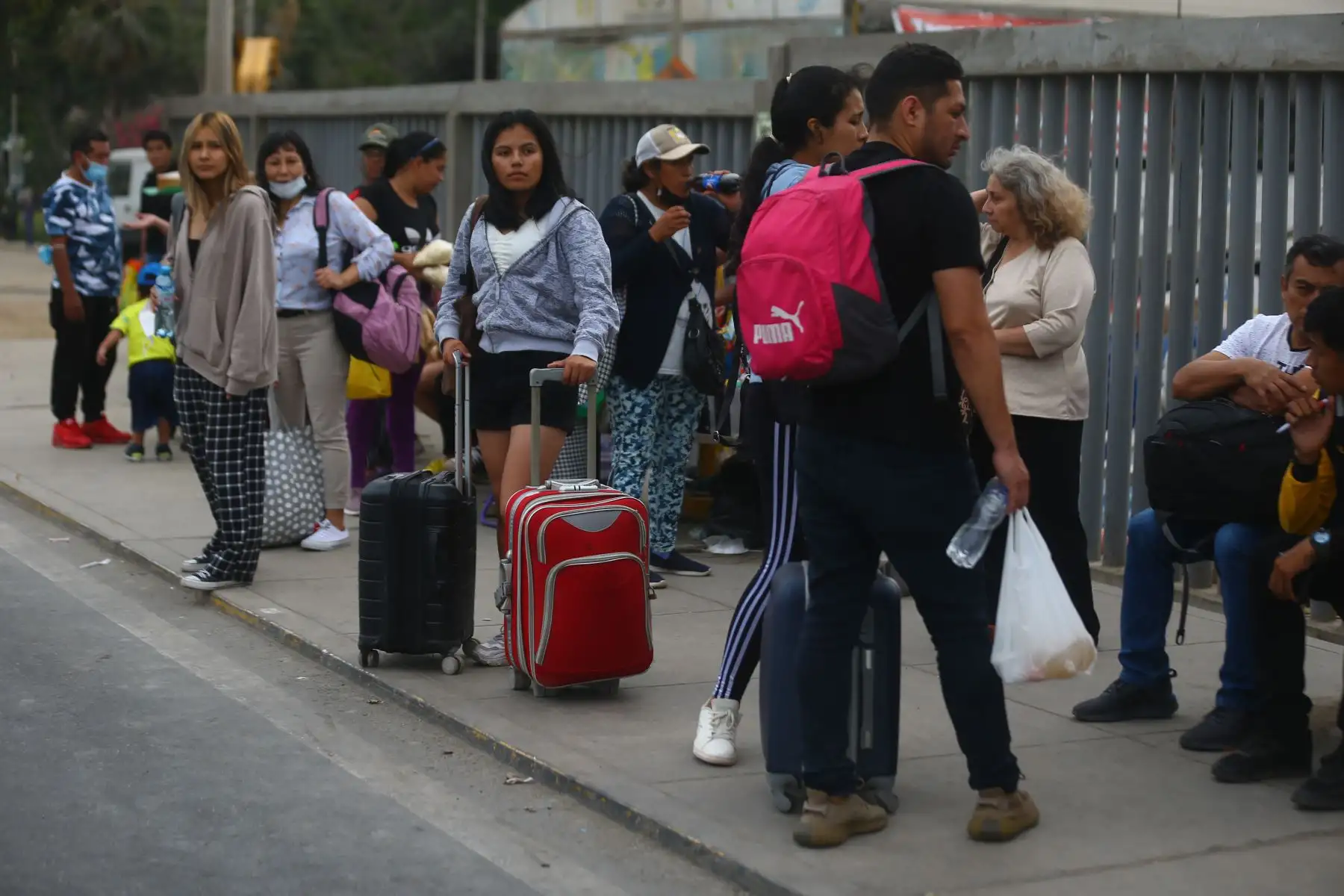 Cientos de limeños aprovechan el feriado largo otorgado por el gobierno  para celebrar las fiestas de fin de año en el sur de la ciudad. Foto: ANDINA/Ricardo Cuba