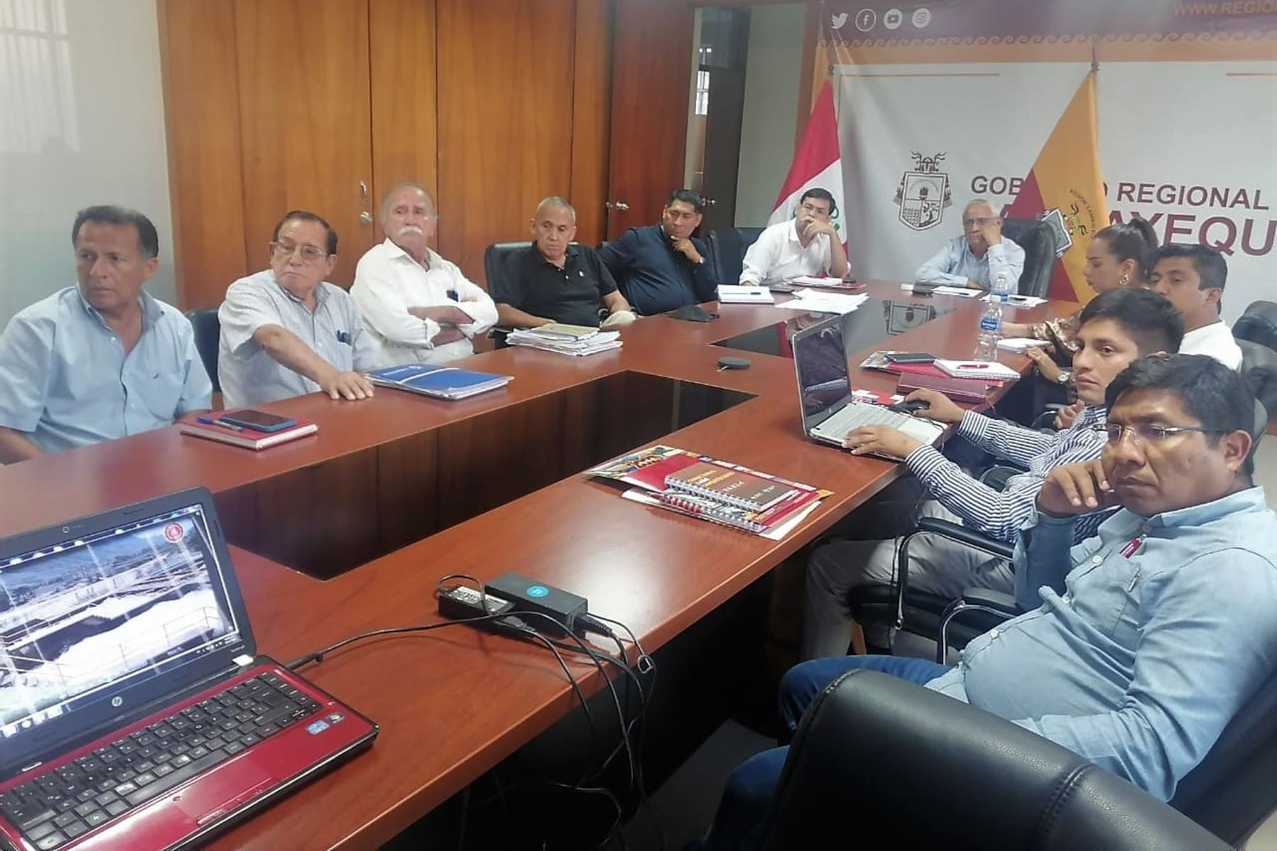 Autoridades regionales de Lambayeque se reunieron con representantes del Colegio de Ingenieros para analizar soluciones para el problema del agua.