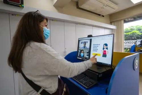 El Organismo de Formalización de la Propiedad Informal (Cofopri) atendió a un total de 110,902 usuarias y usuarios durante el 2022 en todo el Perú a través de sus diversos canales: línea gratuita, mesa de partes virtual y presencial, módulo de atención virtual (MAVI), correo electrónico y atenciones en línea.