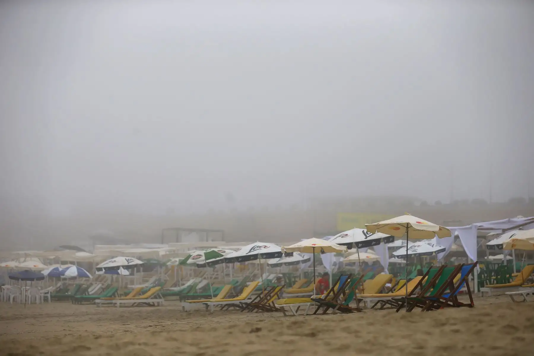 Contra todo pronóstico y a diferencia de años anteriores, las playas del sur de Lima amanecieron nubladas y con poca asistencia de gente.Foto: ANDINA/Ricardo Cuba