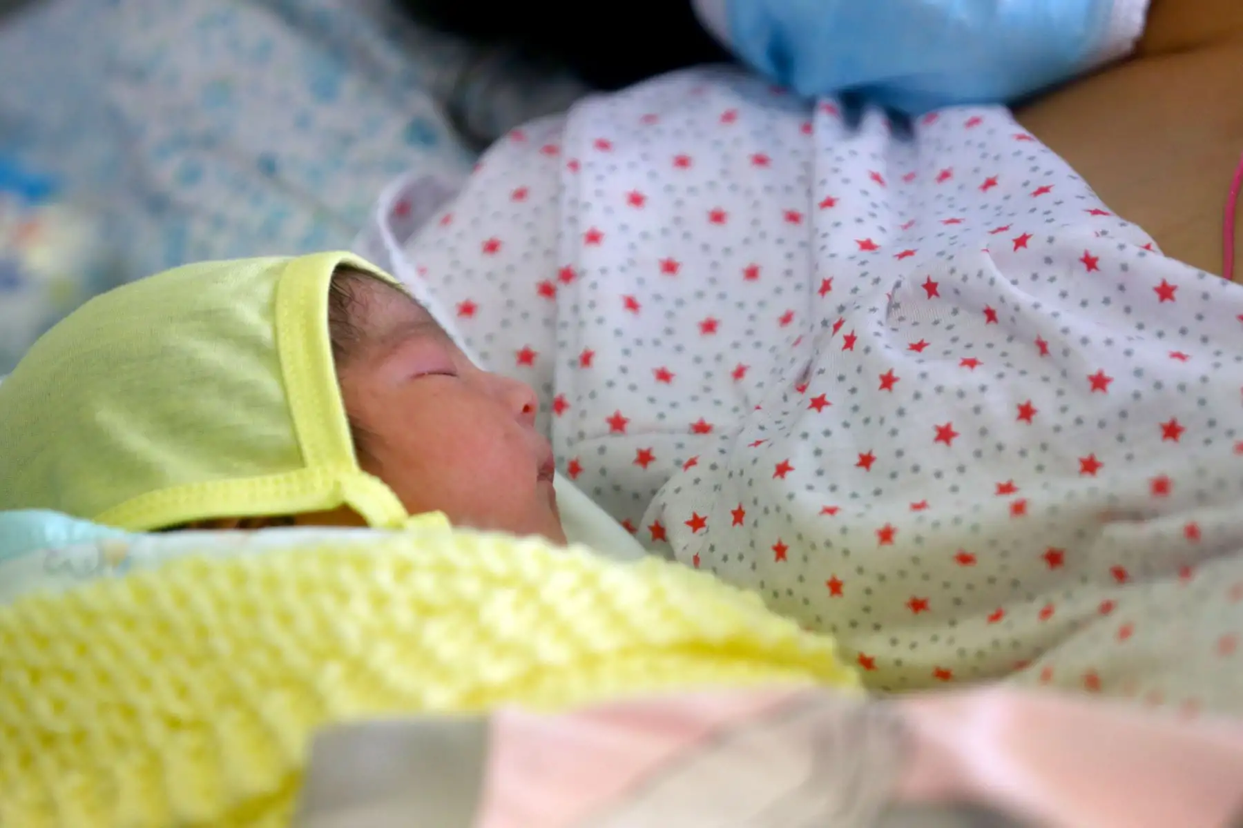 recién nacidos llegaron con el nuevo año 2023 en el Instituto Nacional Materno Perinatal, de Lima. La ministra de Salud Rosa Gutierrez, les dio la bienvenida y obsequió pañales, ropa de bebe y otros implementos básicos. Foto: ANDINA/Ricardo Cuba