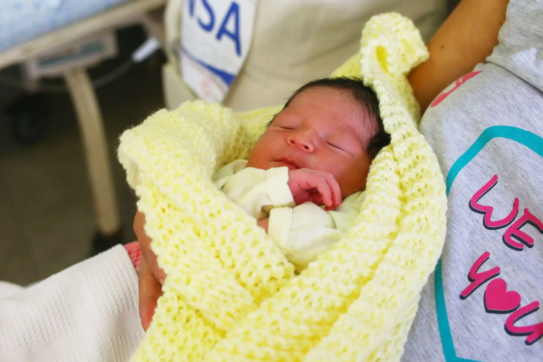El primer bebé peruano 2023 es un varón que nació pesando 3410 kilos, a las 00.48 hrs del 1 de enero 2023, en el Instituto Nacional Materno Perinatal, de Lima, Perú. Su madre, Winder Alvarez, es comerciante y vive en el distrito El Agustino. Foto: ANDINA/Ricardo Cuba