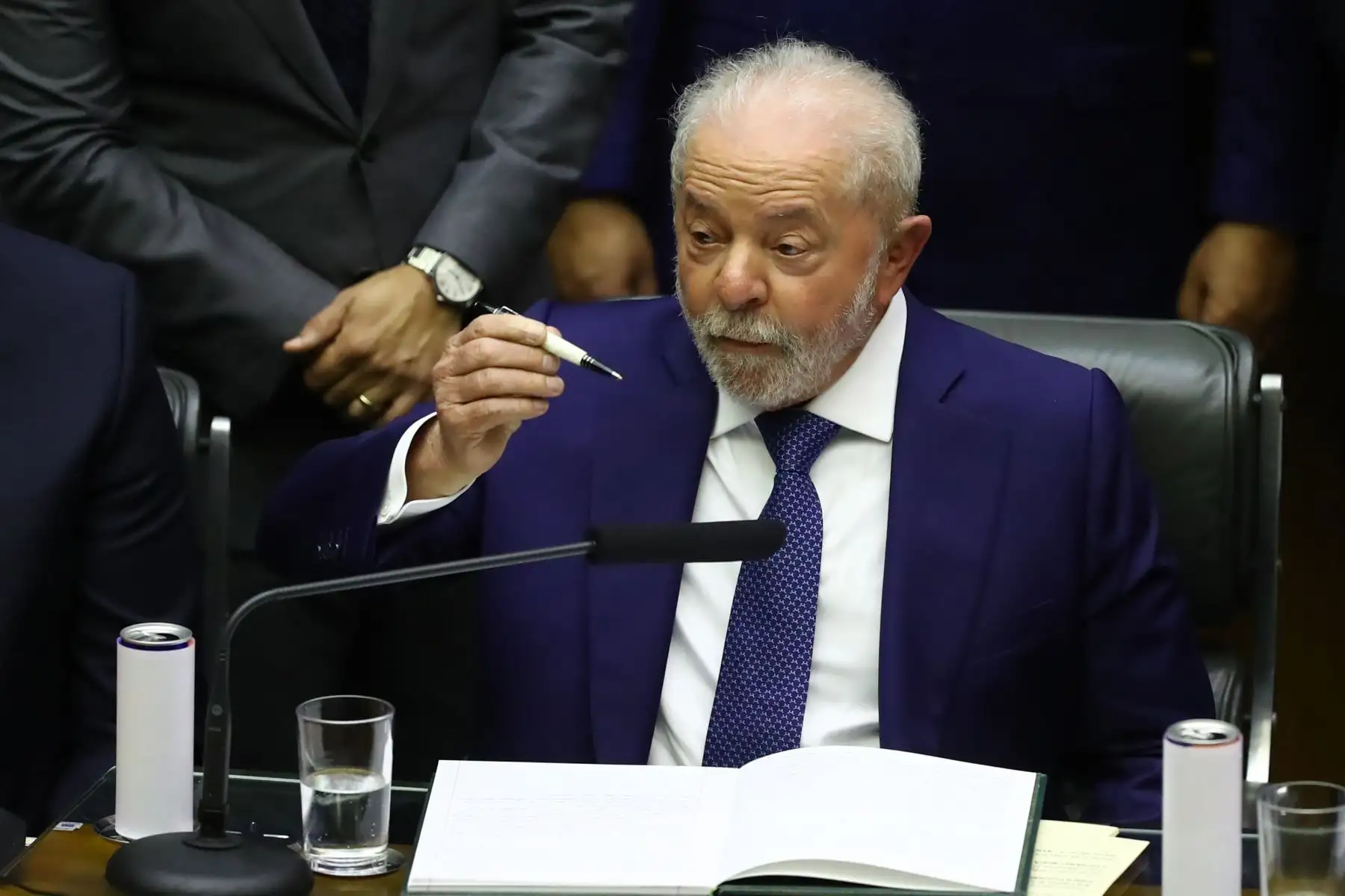 El nuevo presidente de Brasil, Luiz Inácio Lula da Silva, habla durante su ceremonia de investidura en el Parlamento. Foto: EFE