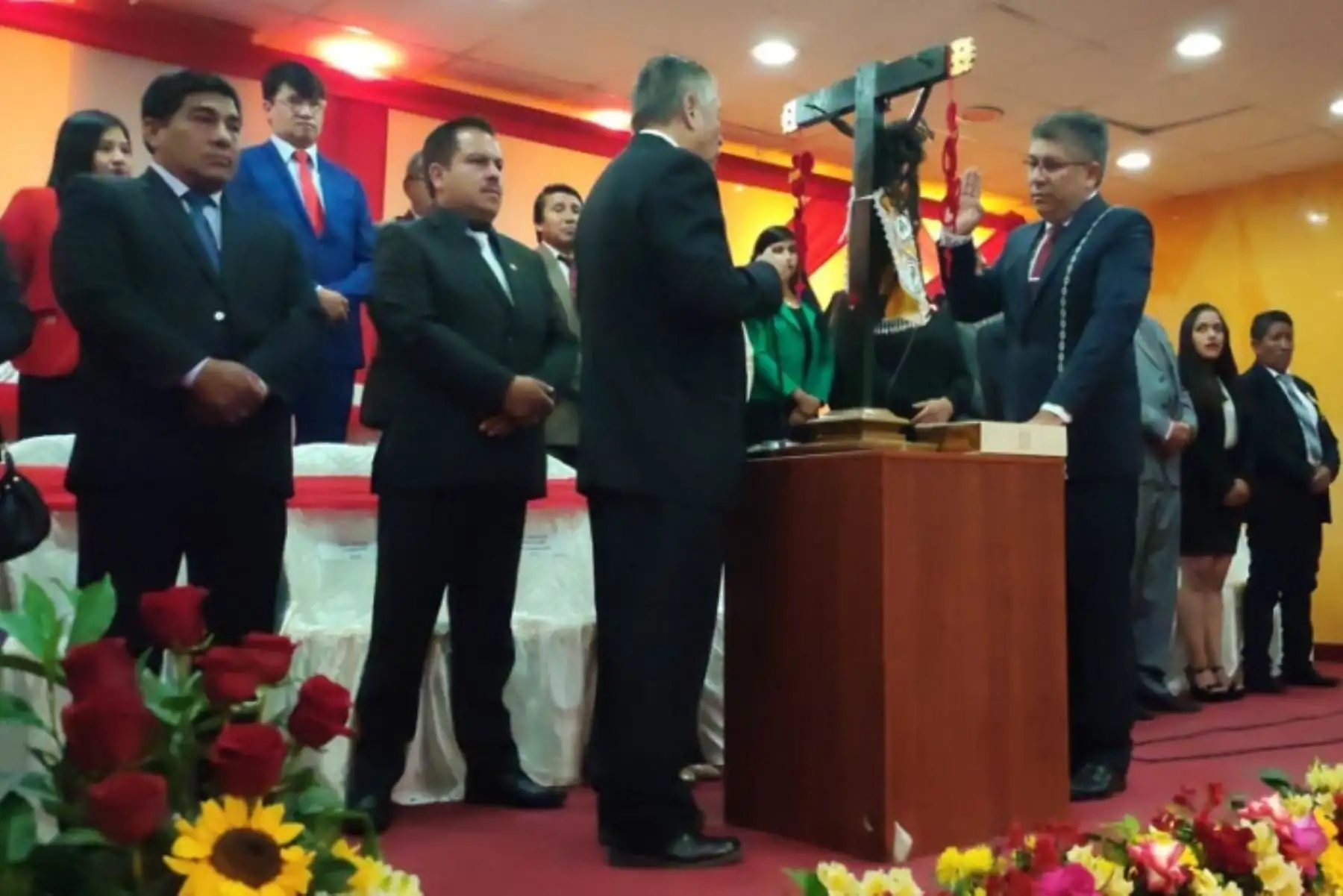 Gobernador regional del Cusco juró al cargo y anuncia ambiciosos proyectos a ejecutar