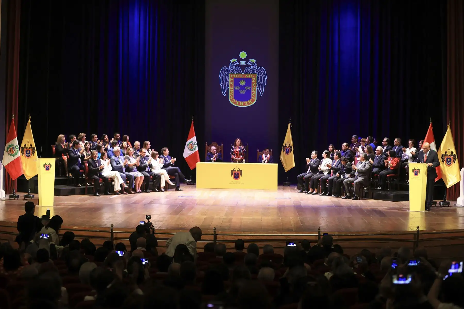 Presidenta Dina Boluarte participó en la ceremonia de juramentación e instalación del Concejo Metropolitano de Lima donde Rafael López Aliaga juró como el nuevo alcalde de Lima Metropolitana para el periodo 2023-2026. Foto: ANDINA/Presidencia Perú