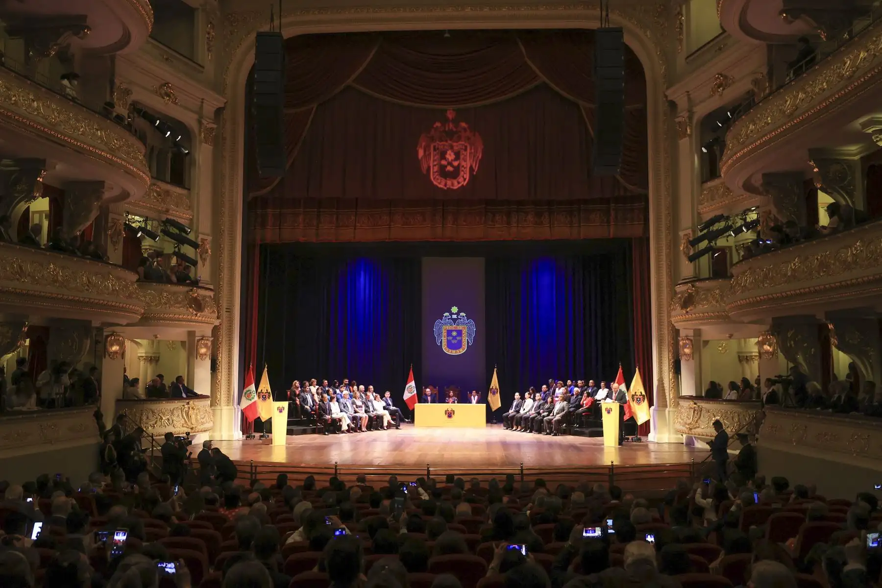Presidenta Dina Boluarte participó en la ceremonia de juramentación e instalación del Concejo Metropolitano de Lima donde Rafael López Aliaga juró como el nuevo alcalde de Lima Metropolitana para el periodo 2023-2026. Foto: ANDINA/Presidencia Perú