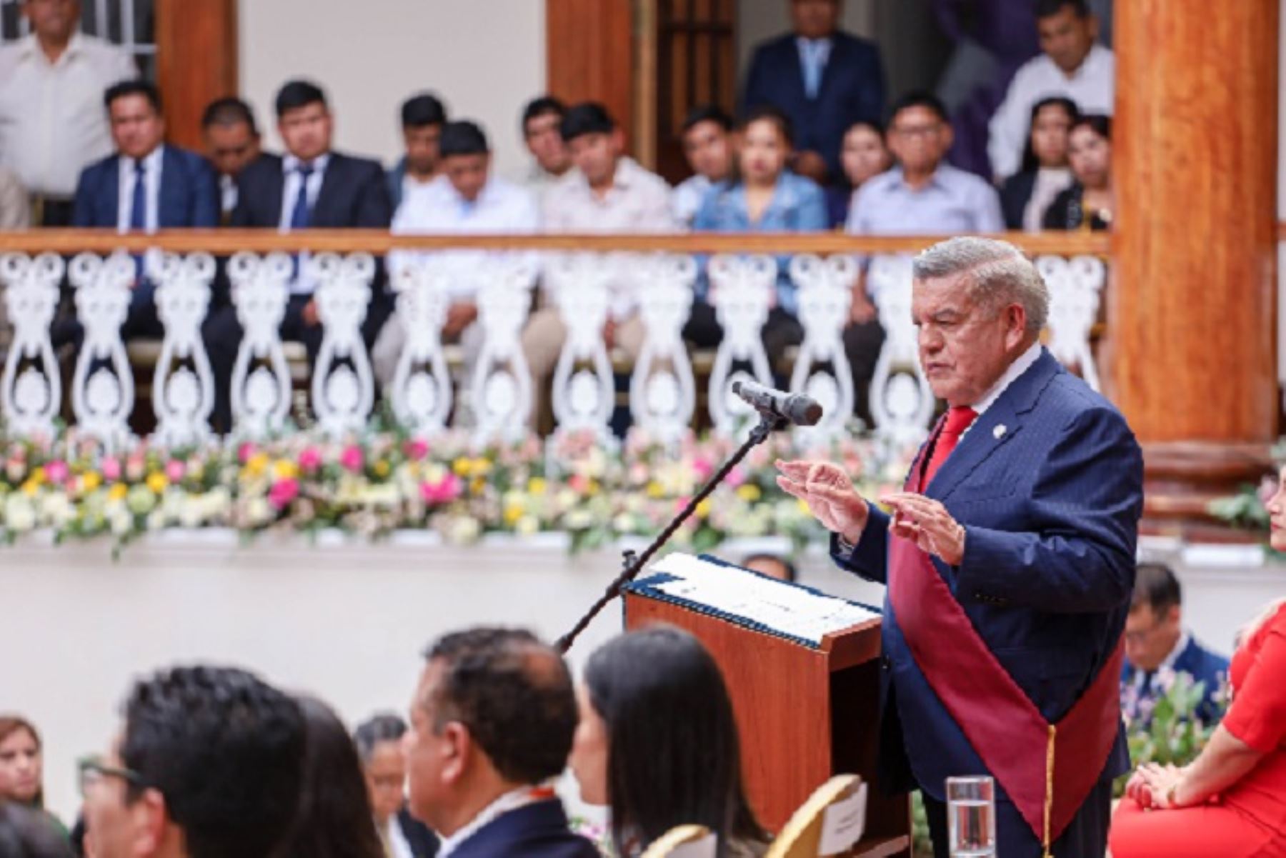 El gobernador regional César Acuña pidió a los congresistas que lo apoyen para lograr destrabar el proyecto Chavimochic y terminar la tercera etapa