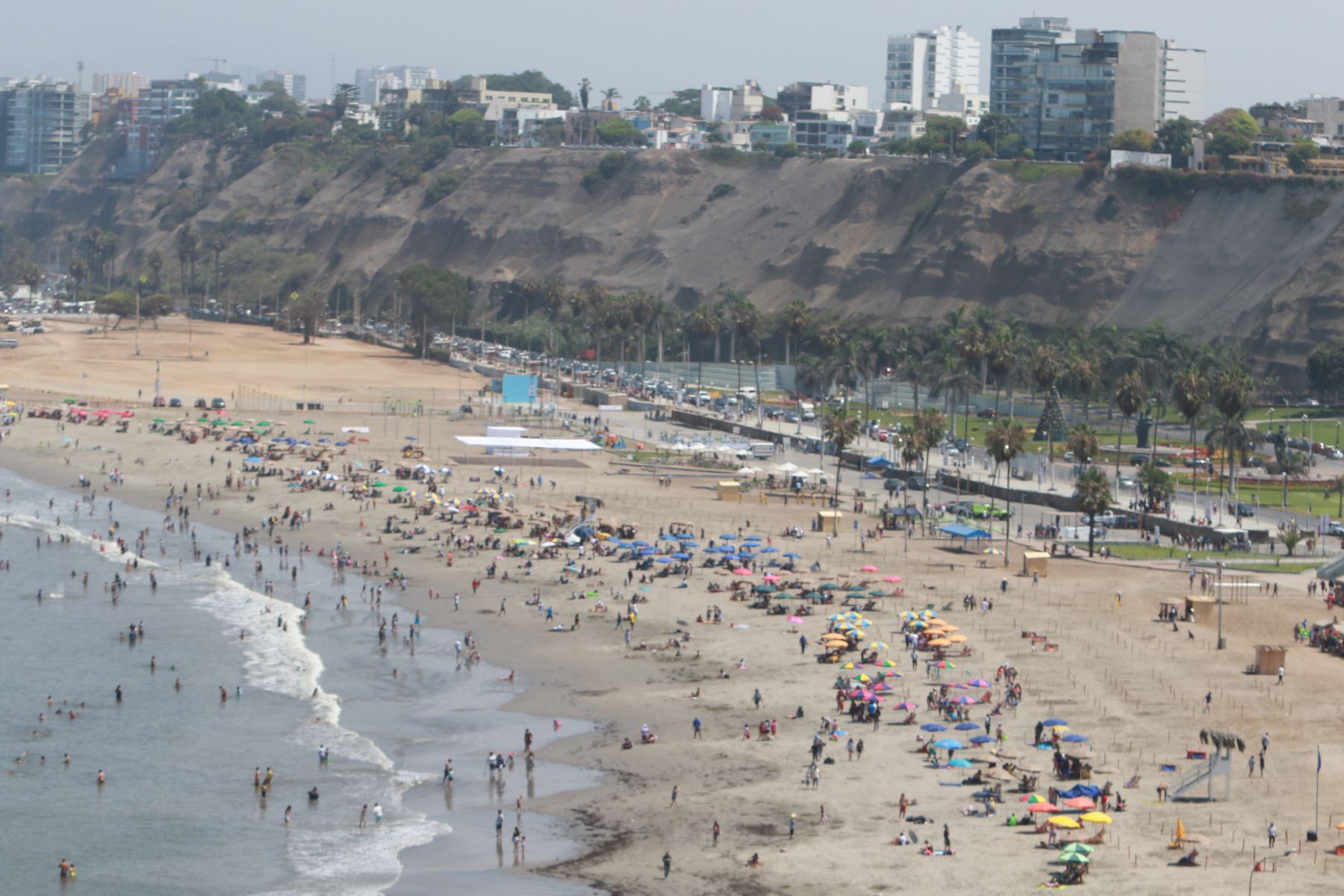 Las playas calificadas de saludables aprobaron tres condiciones sanitarias básicas: calidad microbiológica, calidad de limpieza e instalación de servicios higiénicos. Foto: ANDINA/Héctor Vinces.