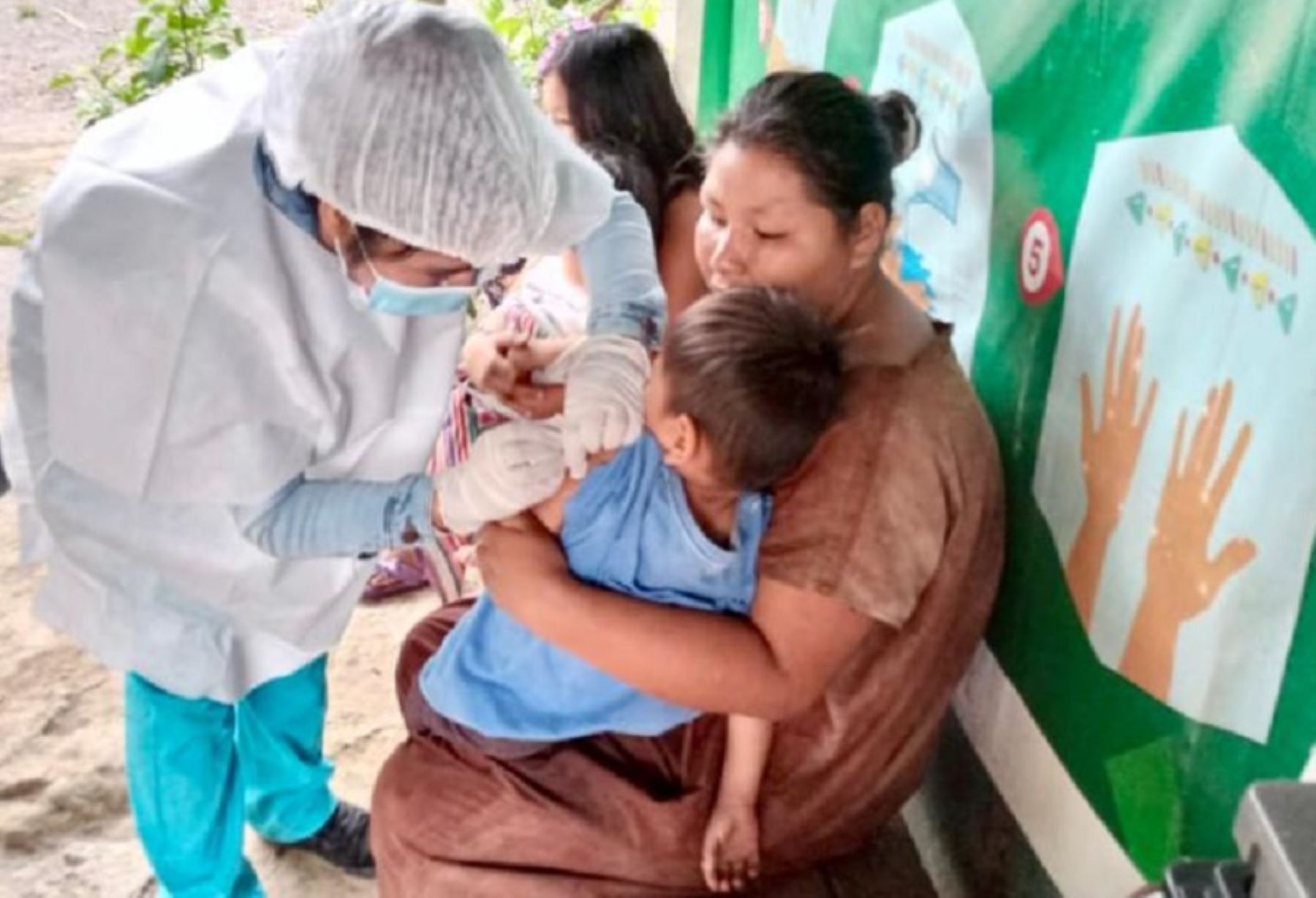 La campaña de vacunación es gratuita y busca proteger con tres dosis a 14,911 personas en total de las comunidades indígenas de las regiones Amazonas, Cusco, Loreto, Ucayali, Ayacucho, Madre de Dios, Junín y Pasco.