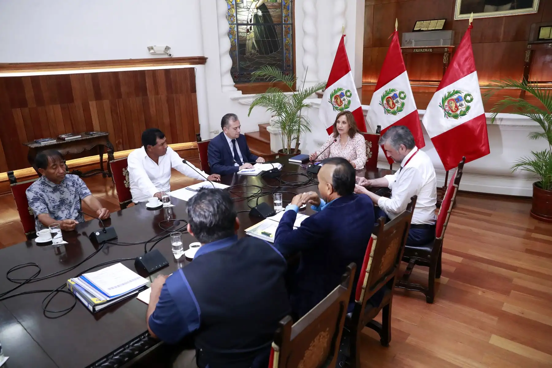 Presidenta de la República, Dina Boluarte, se reunió con representantes de pescadores artesanales. Foto: ANDINA/Prensa Presidencia