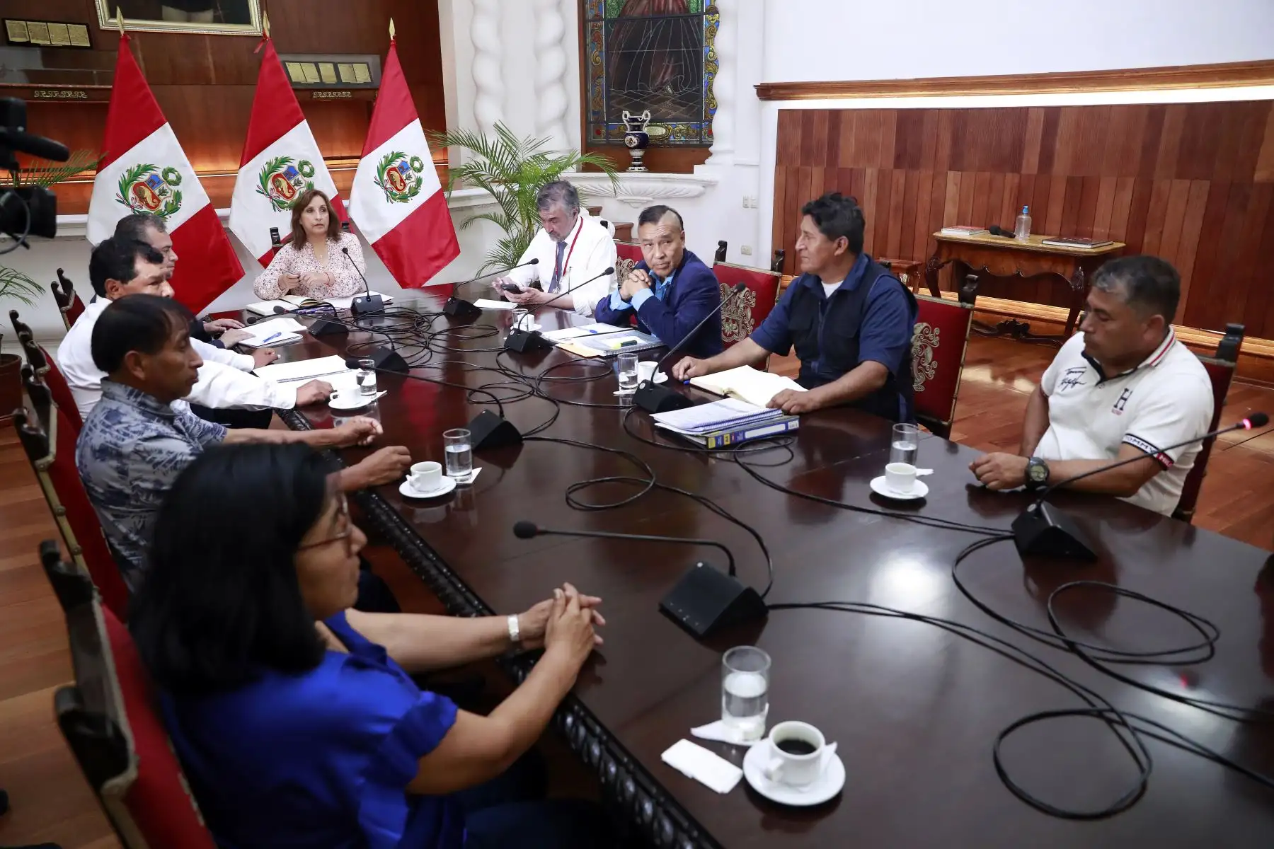 Presidenta de la República, Dina Boluarte, se reunió con representantes de pescadores artesanales. Foto: ANDINA/Prensa Presidencia
