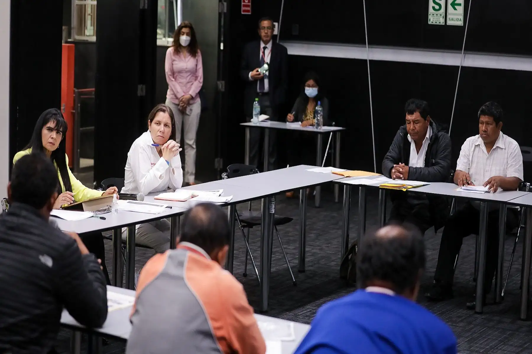 La ministra de la Producción, Sandra Belaunde, sostuvo una reunión con representantes de la Federación de Integración y Unificación de Pescadores Artesanales del Perú.