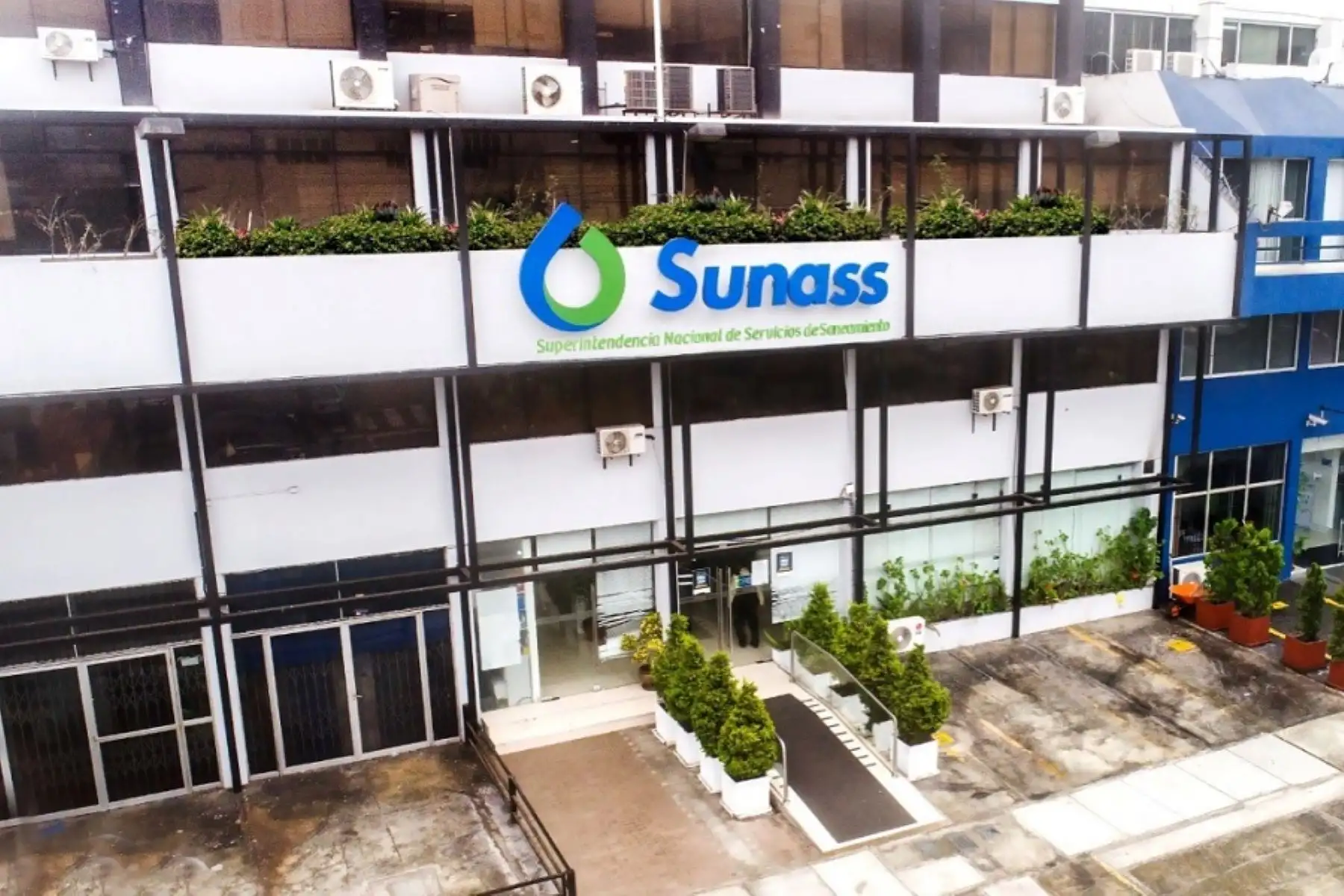 La Superintendencia Nacional de Servicios de Saneamiento (Sunass) sostuvo que el eventual cambio de los directores titulares y suplentes, propuestos por las municipalidades accionistas para conformar el Directorio de las empresas prestadoras de servicios de saneamiento (EPS) debe ajustarse a los requisitos, impedimentos, procedimientos y plazos establecidos en la Ley.