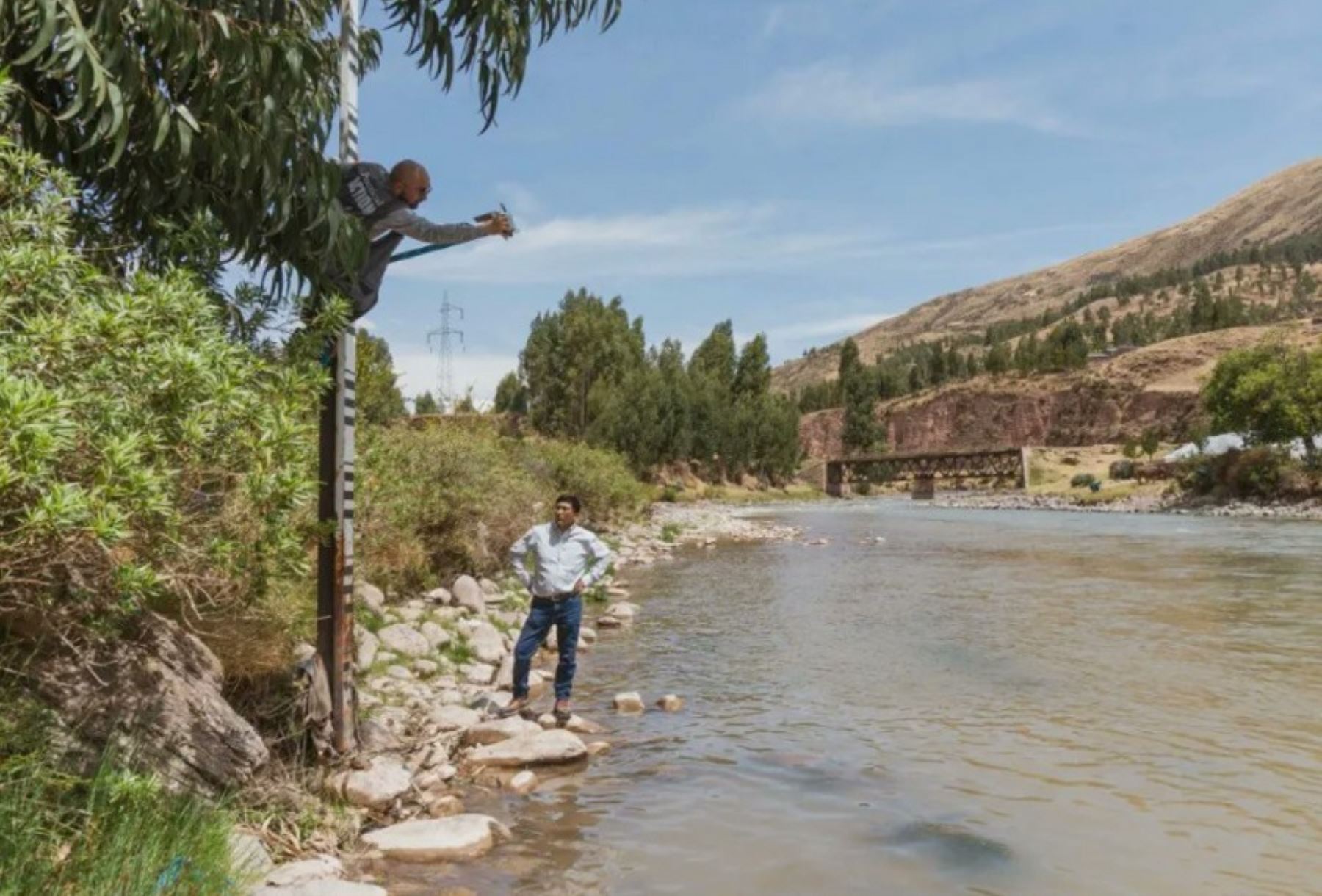 El Servicio nacional de Meteorología e Hidrología del Perú (Senamhi) y Practical Action realizaron la instalación y puesta en marcha de cuatro estaciones hidrológicas a lo largo del río Vilcanota en las zonas de Checacupe, Urcos, Pisac y Pachar.