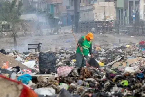 La Procuraduría Pública Especializada en Delitos Ambientales del Ministerio del Ambiente (Minam) denunció ante el Ministerio Público a los alcaldes salientes de seis distritos del país, por incumplir sus funciones en la prestación del servicio de recolección y transporte de residuos sólidos.