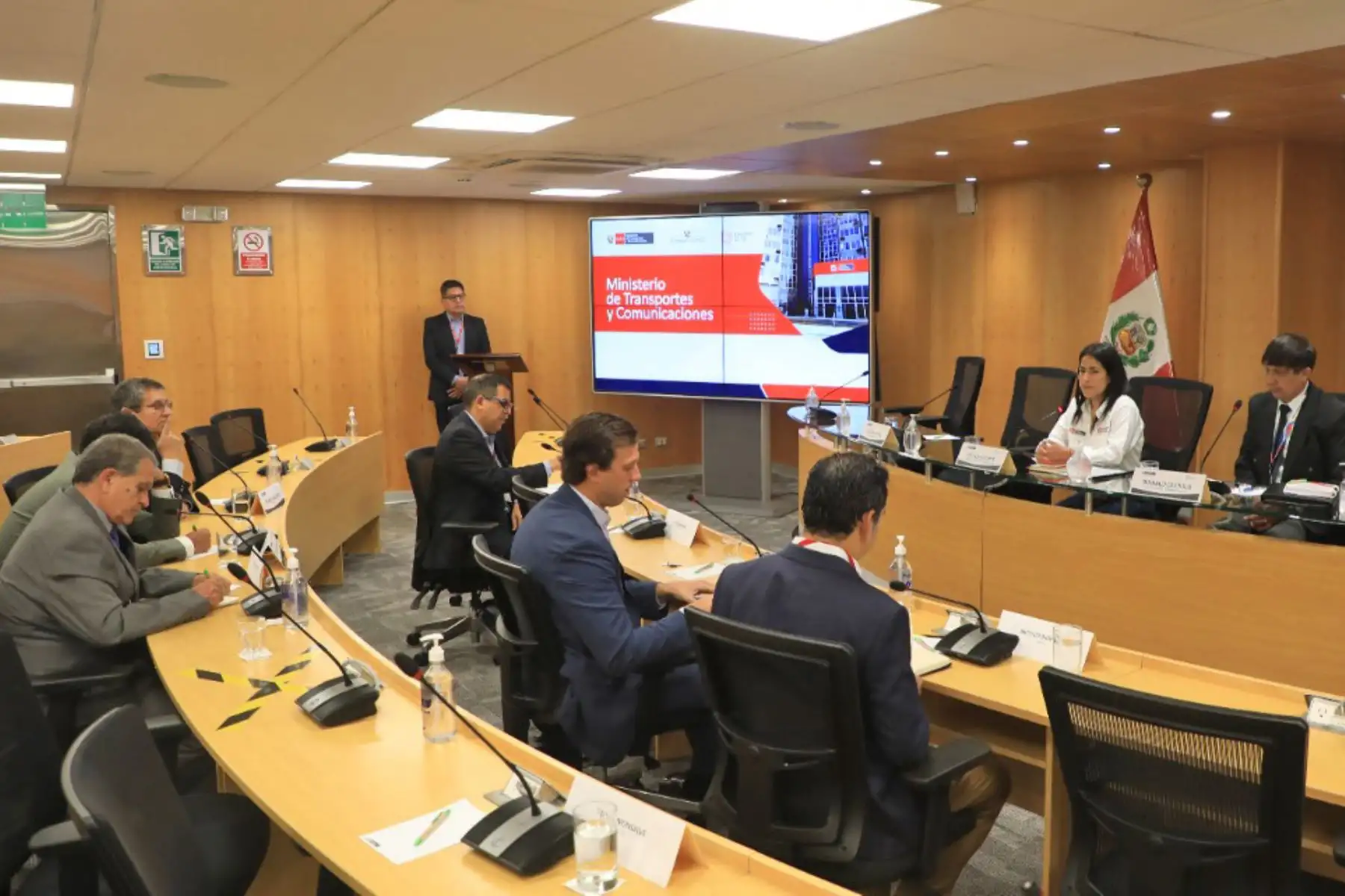 La ministra Paola Lazarte invitó a los gremios de la actividad aeronáutica a participar en las mesas de trabajo que ayuden a identificar los problemas en los aeropuertos, para sumar esfuerzos y fortalecer el servicio al ciudadano. ANDINA/Difusión