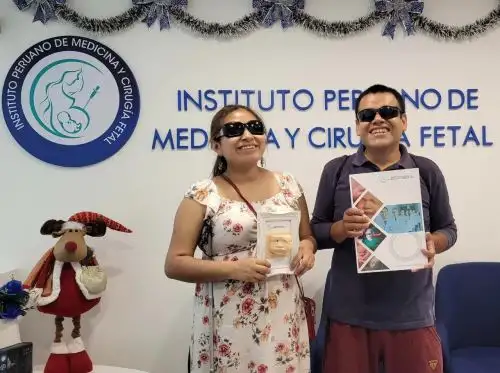 Rosa Mendoza y Anthony Castro recibieron con felicidad la noticia en el Instituto Peruano de Medicina y Cirugía Fetal.  ANDINA/Cortesía