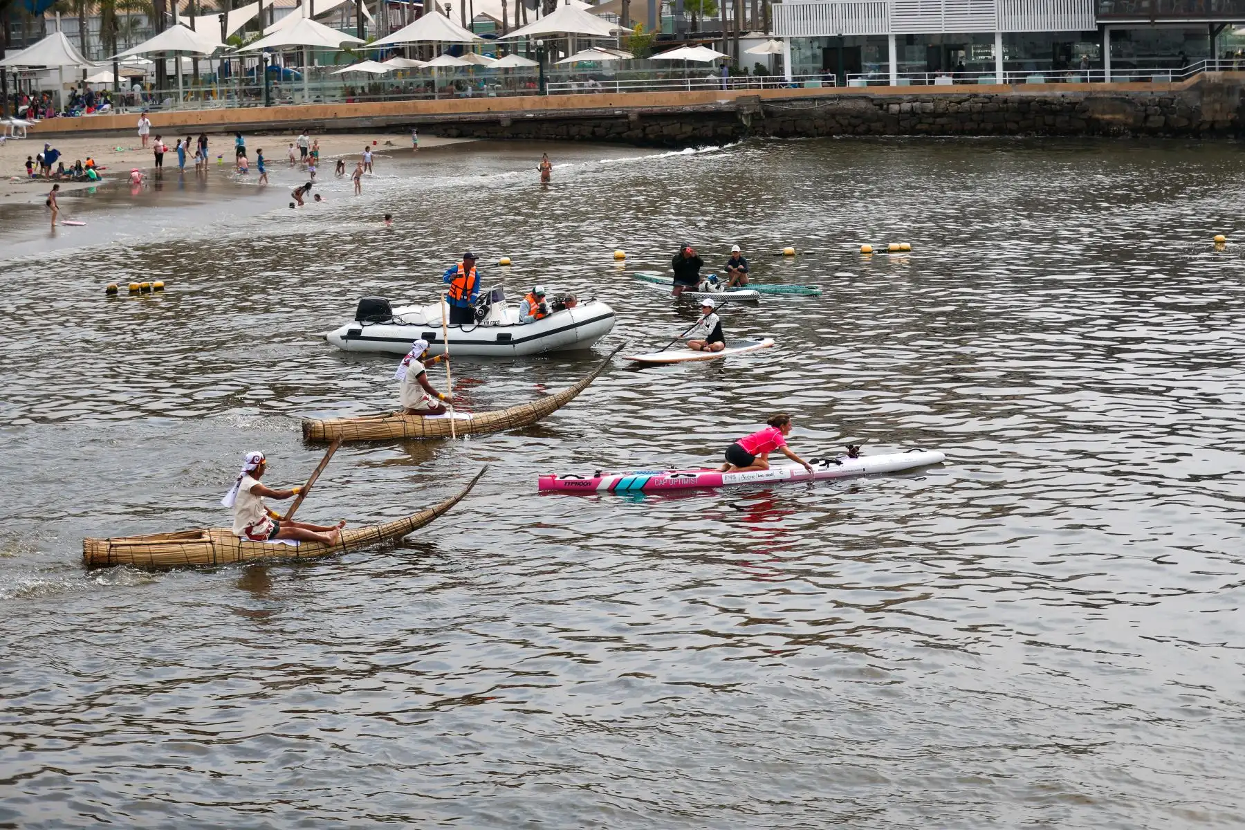 Cap Optimist es la aventura de 6 Waterwomen que van a intentar atravesar el Pacífico a fuerza a brazo. Remando sobre un paddleboard prone van a conectar Lima a Moorea. Esta expedición deportiva extraordinaria y solidaria, de más de 8000 km, se realizará a principios del 2023 en beneficio de los niños enfermos, y está organizada por la asociación Hope Team East. Foto: ANDINA/Carla Patiño