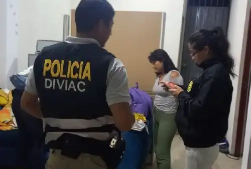 Agentes de la División de Investigación de Delitos de Alta Complejidad (Diviac) y de otras unidades policiales allanaron esta madrugada nueve inmuebles y diferentes ambientes, así como las oficinas de la municipalidad distrital de Mazamari, en la provincia de Satipo, e incautaron bienes y especies pertenecientes a los integrantes de la presunta organización criminal denominada los Dueños.