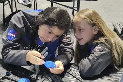 Durante la primera edición de Ella es Astronauta Perú, catorce escolares de Arequipa, Lima y Cusco pudieron visitar la sede de la NASA durante una semana. Foto: Fundación She Is