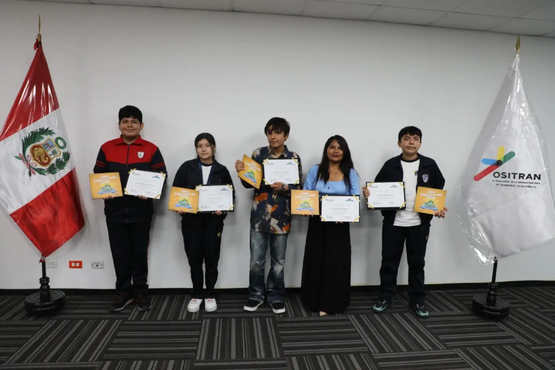 Premios del concurso de cuentos "Ositrán, contigo por las rutas del Perú"