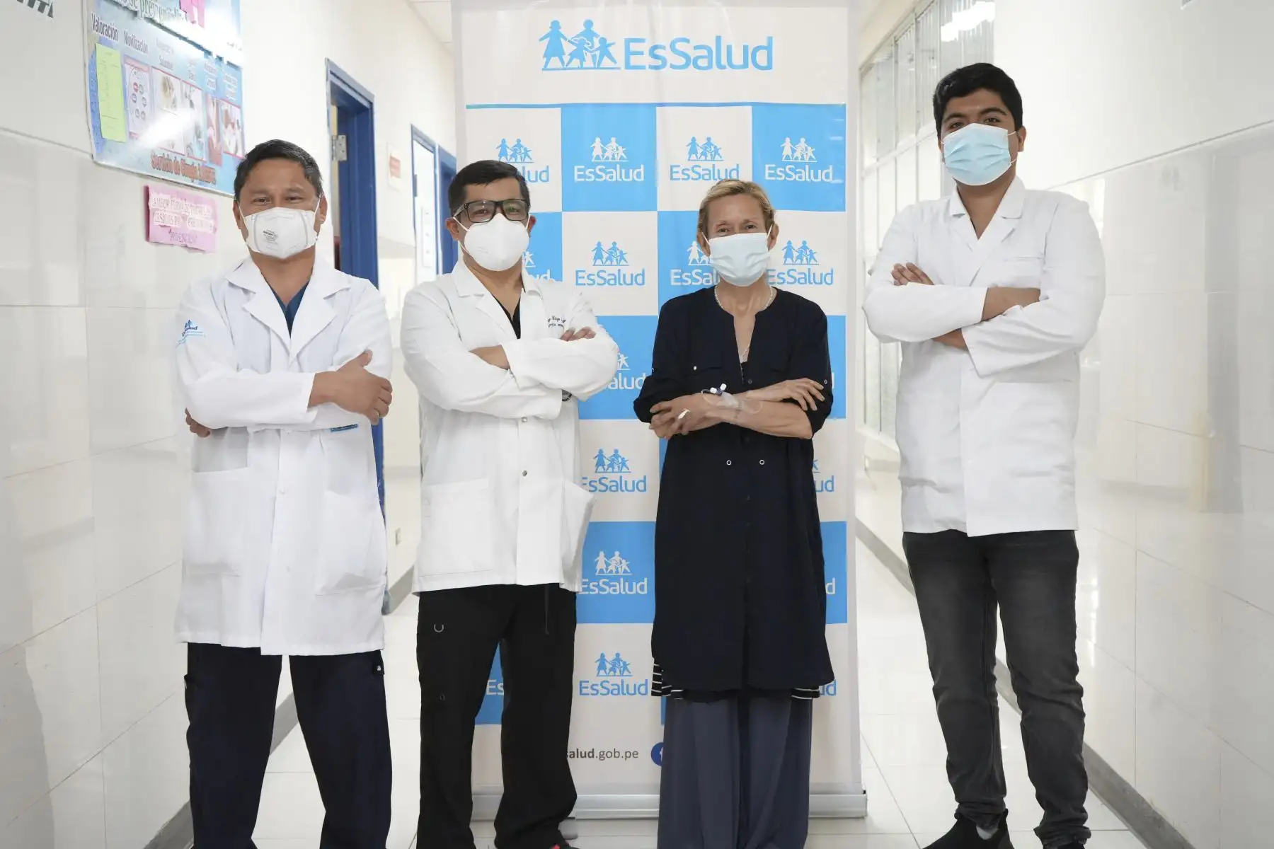 Una nueva proeza médica. Especialistas del Hospital Nacional Guillermo Almenara del Seguro Social de Salud (EsSalud) extirparon exitosamente, vía laparoscópica, un tumor gigante de 24 kilos a una paciente asegurada de 56 años de edad, quien convivía con el quiste hace cuatro años, en una intervención quirúrgica de alta complejidad.
Foto: ANDINA/EsSalud