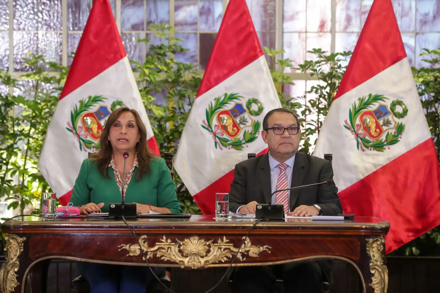 La presidenta Dina Boluarte, acompañada del presidente del Consejo de Ministros, Alberto Otárola y su gabinete ofrecieron una conferencia de prensa luego de culminado el Consejo de Ministros del día de hoy, en Palacio de Gobierno.
Foto: ANDINA/PCM
