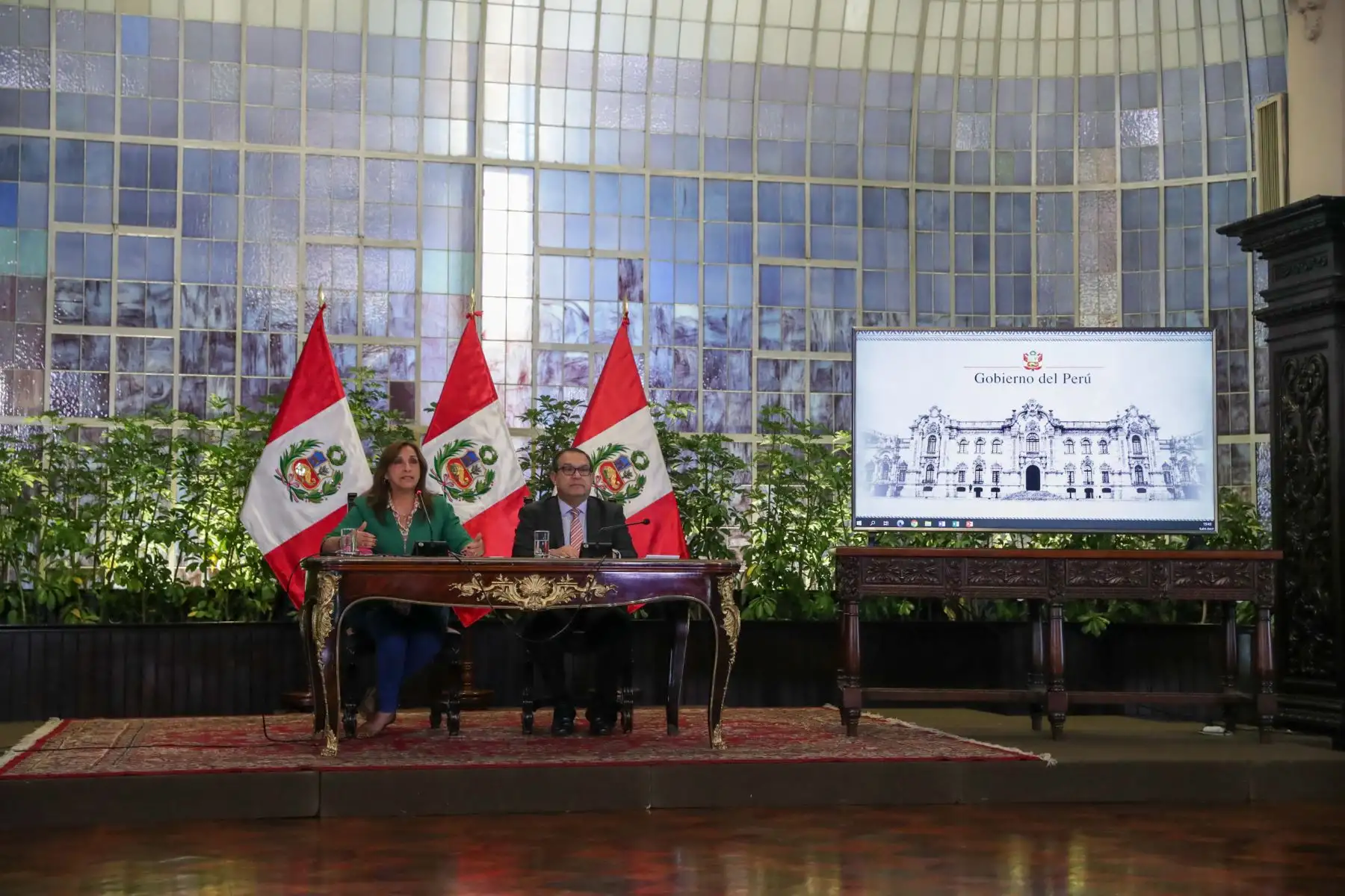 La presidenta Dina Boluarte, acompañada del presidente del Consejo de Ministros, Alberto Otárola y su gabinete ofrecieron una conferencia de prensa luego de culminado el Consejo de Ministros del día de hoy, en Palacio de Gobierno.
Foto: ANDINA/PCM